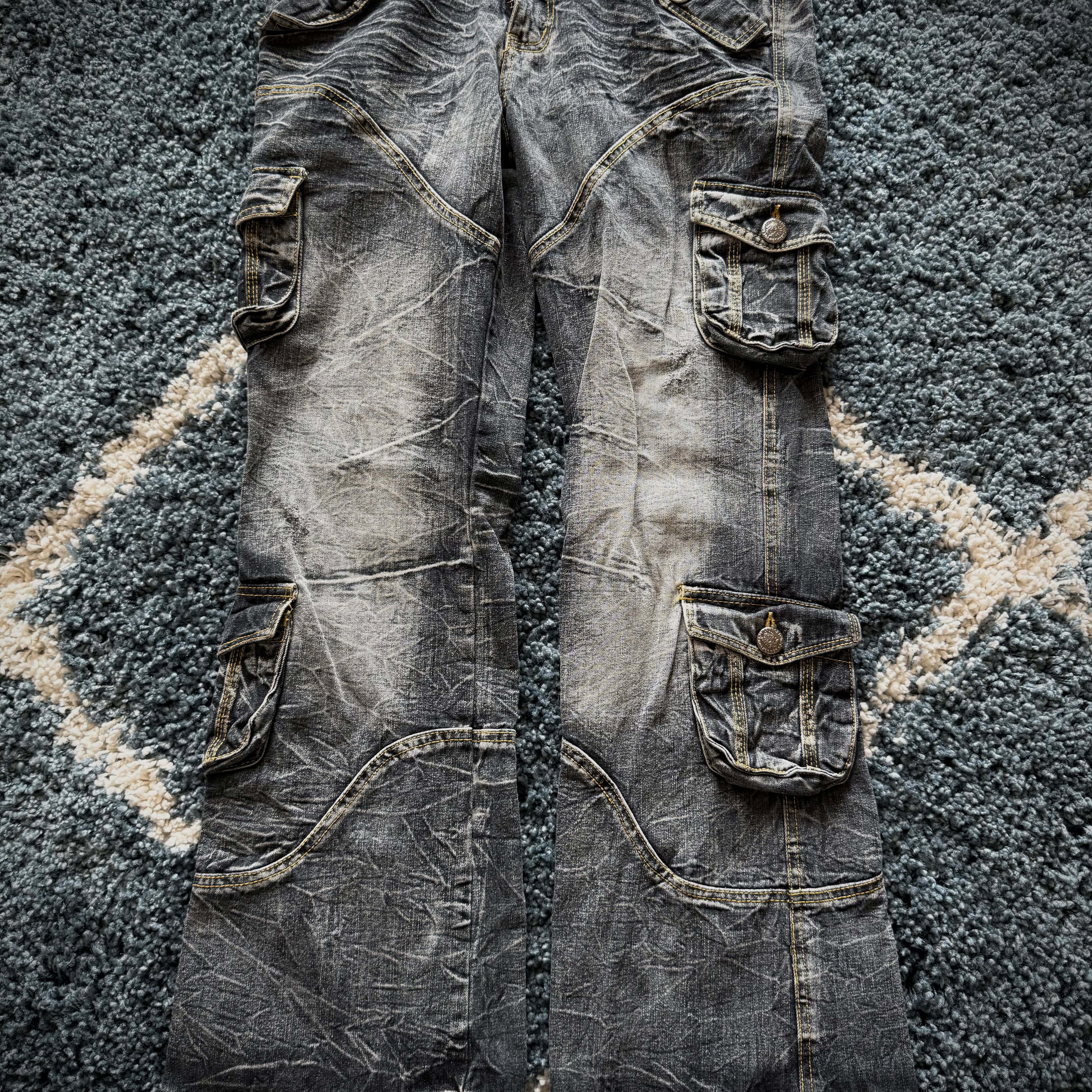 Lowbox flared multi cargo pants