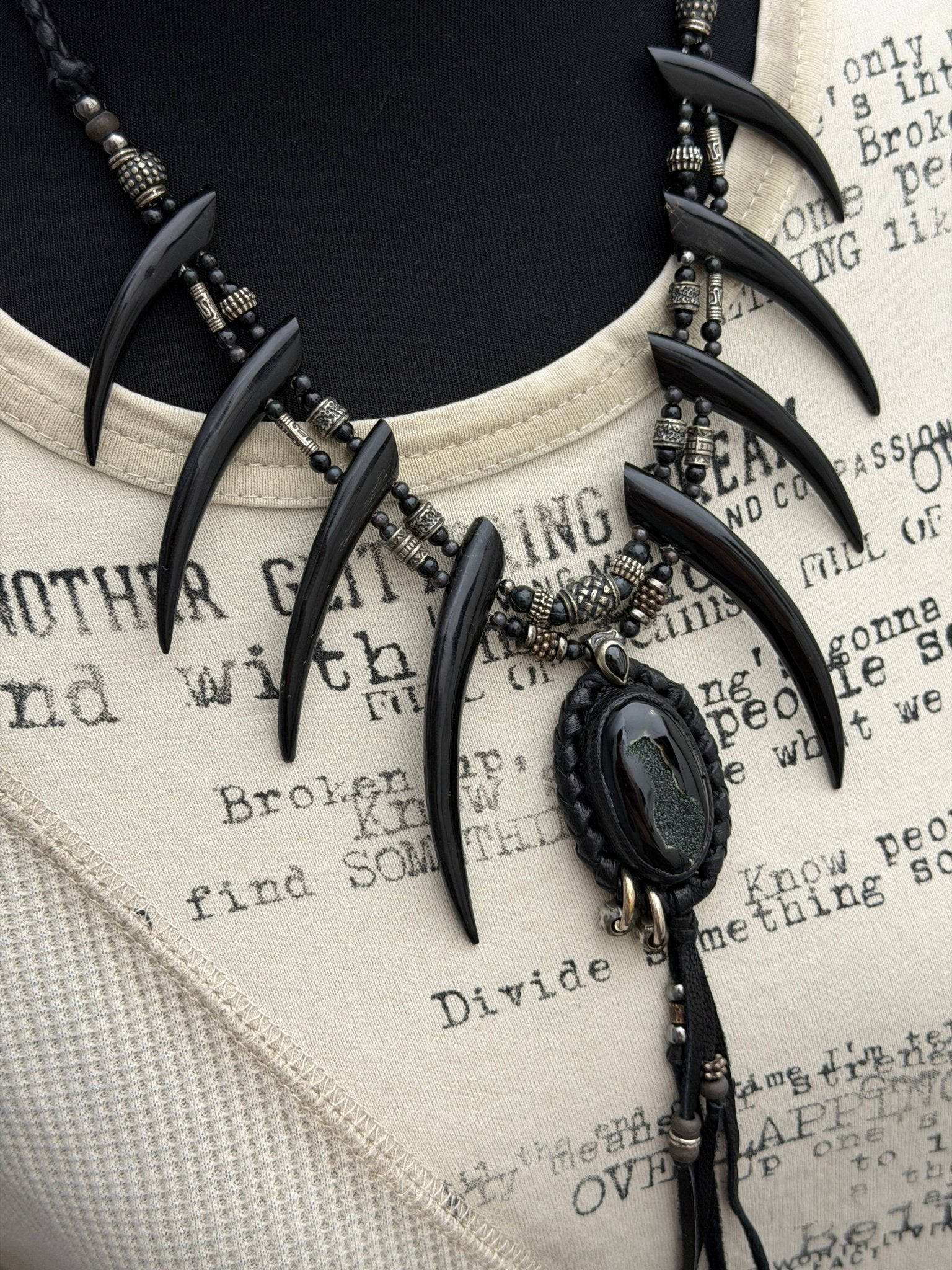 14th Addiction Glitter Fang Necklace - wintexarchive