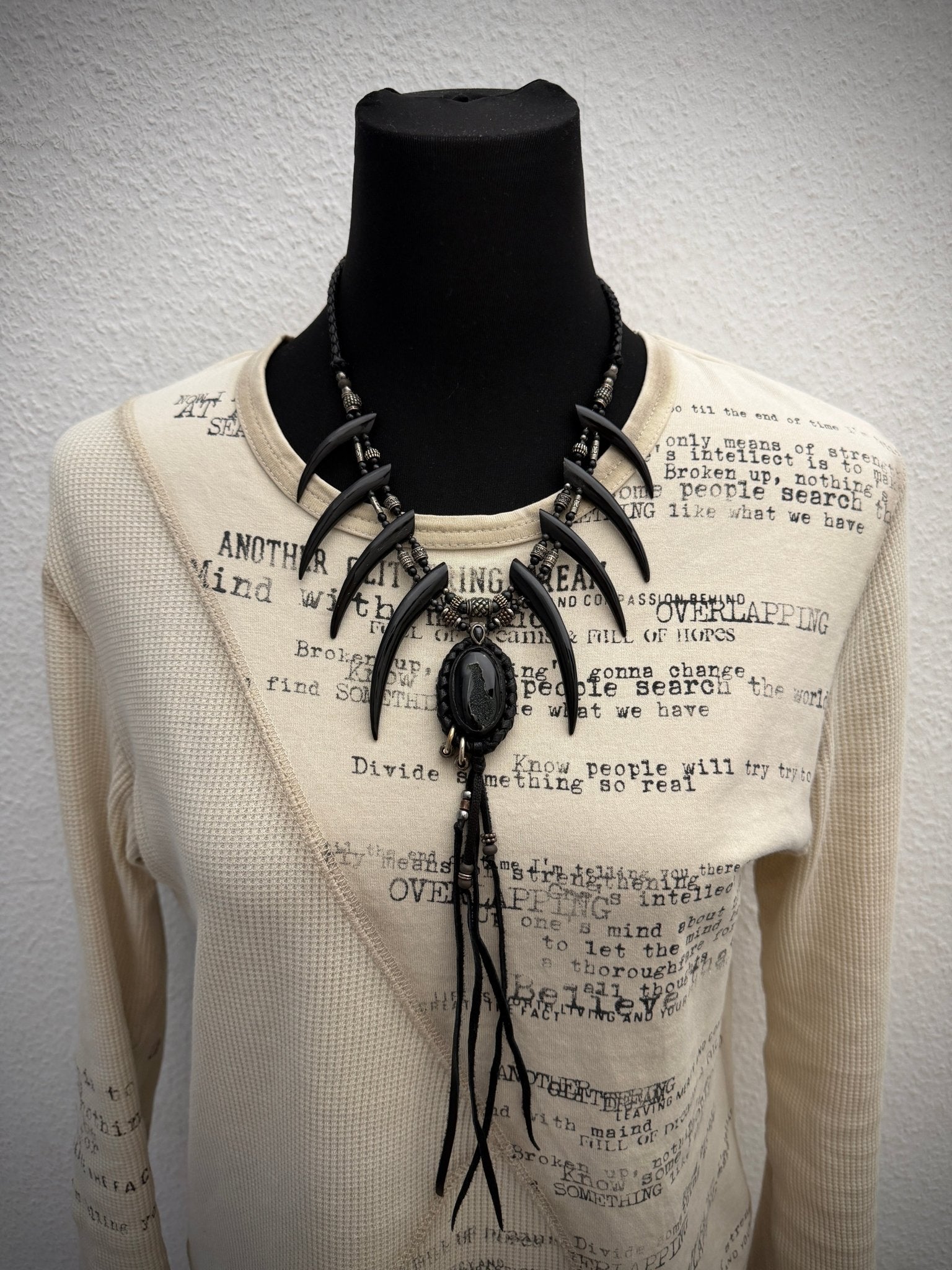 14th Addiction Glitter Fang Necklace - wintexarchive
