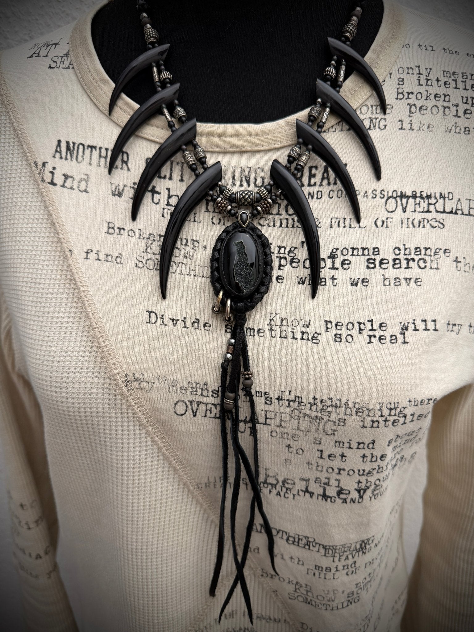 14th Addiction Glitter Fang Necklace - wintexarchive