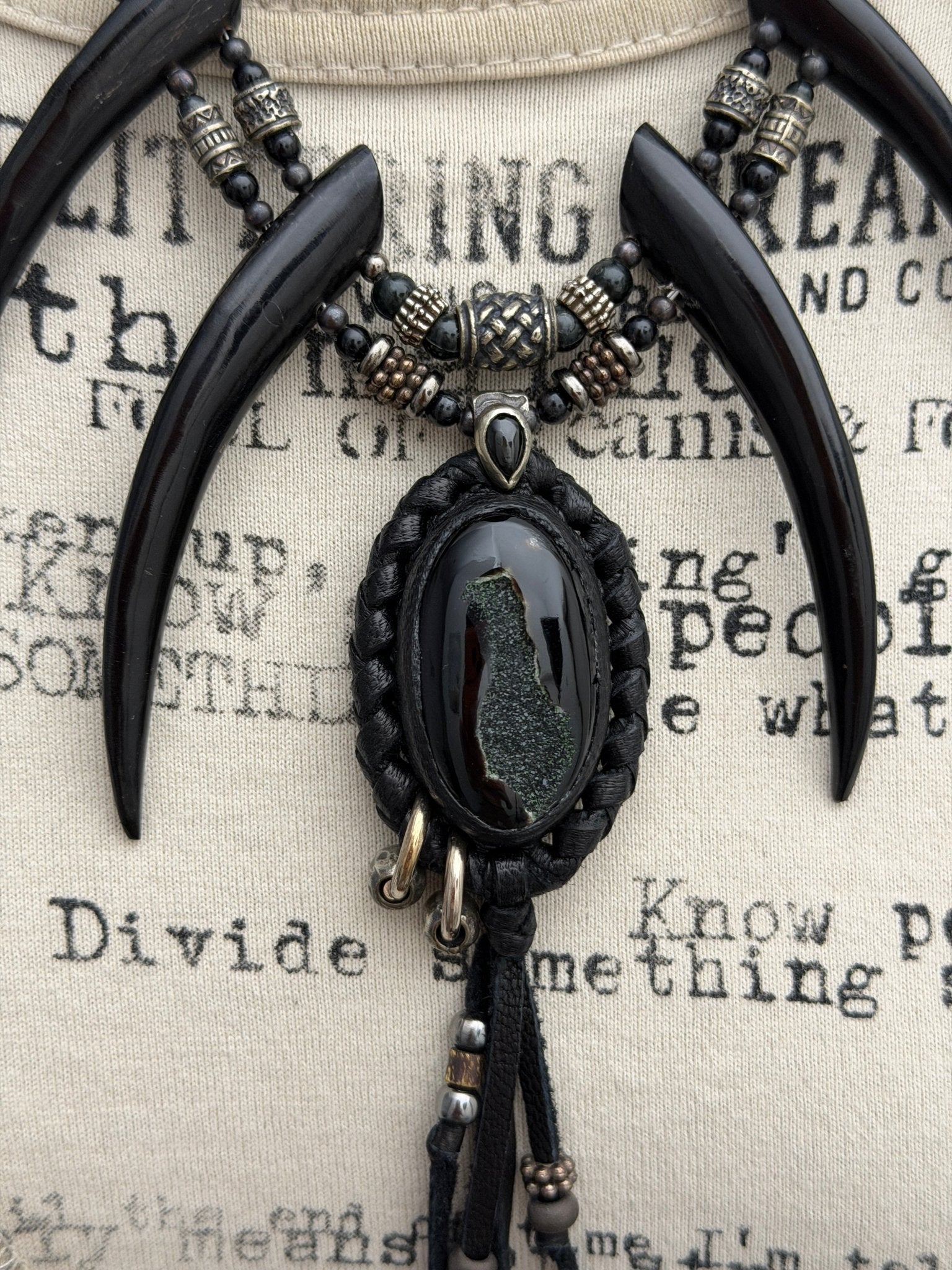 14th Addiction Glitter Fang Necklace - wintexarchive