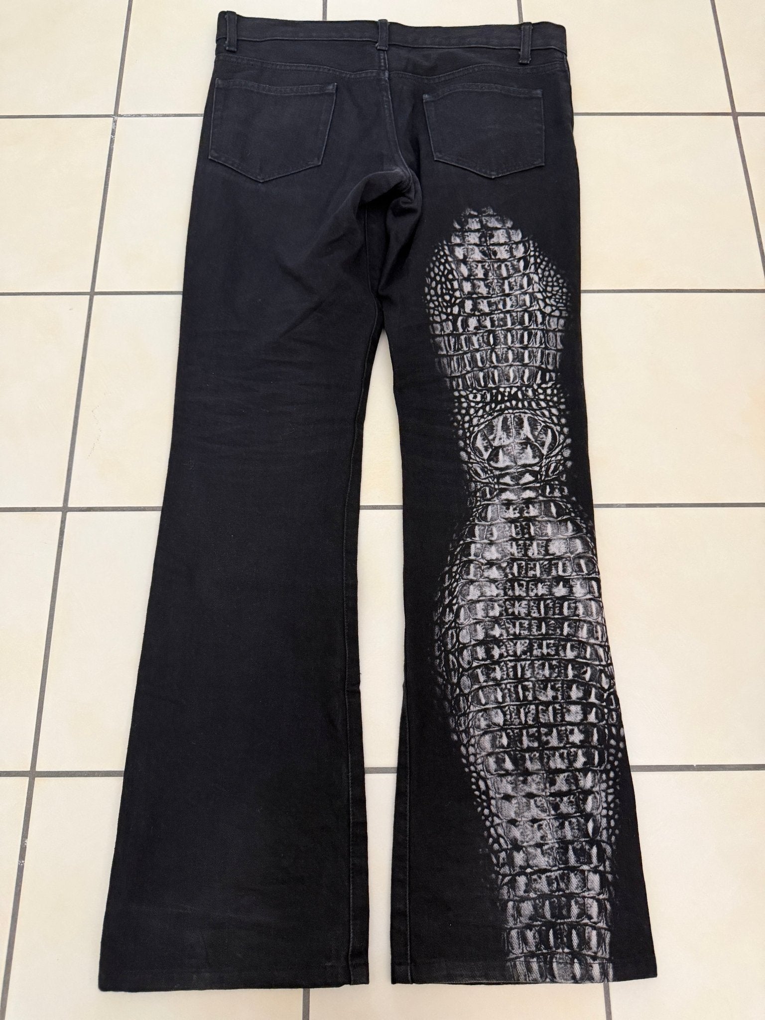 5351 Pour Les Hommes Crocodile Flared Pants - wintexarchive