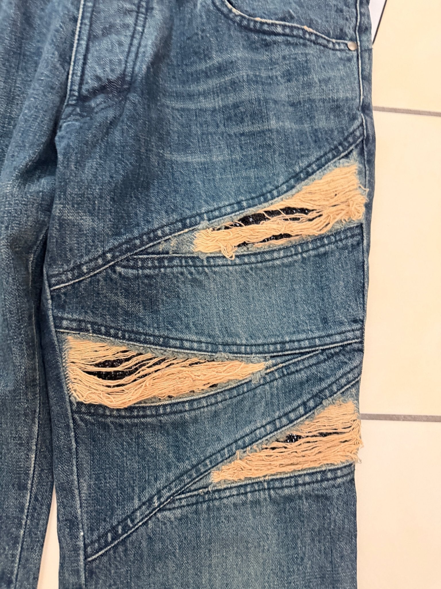 5351 Pour Les Hommes Distressed Python Flared Denim Pants - wintexarchive