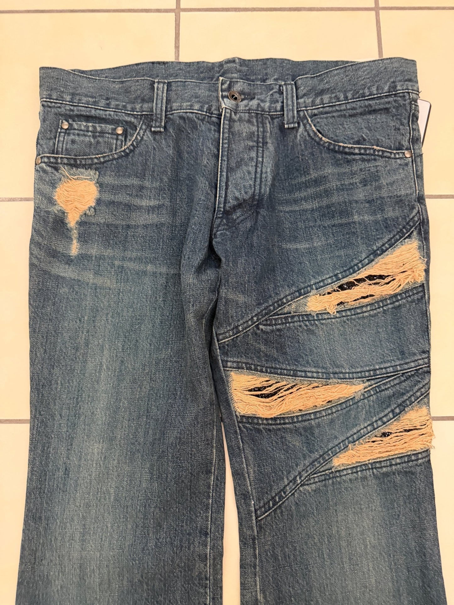 5351 Pour Les Hommes Distressed Python Flared Denim Pants - wintexarchive