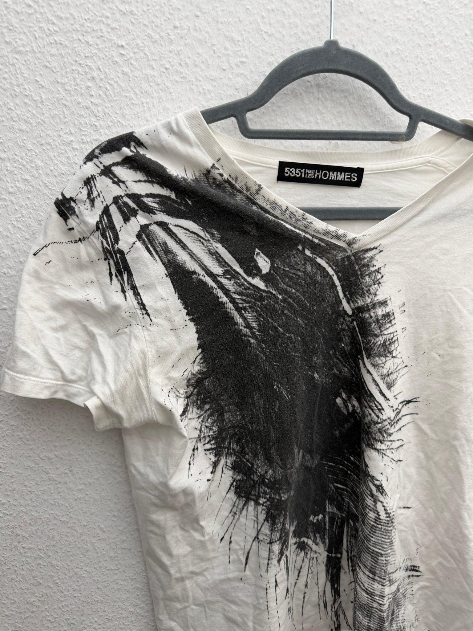 5351 Pour Les Hommes Mutant Feather Shirt - wintexarchive