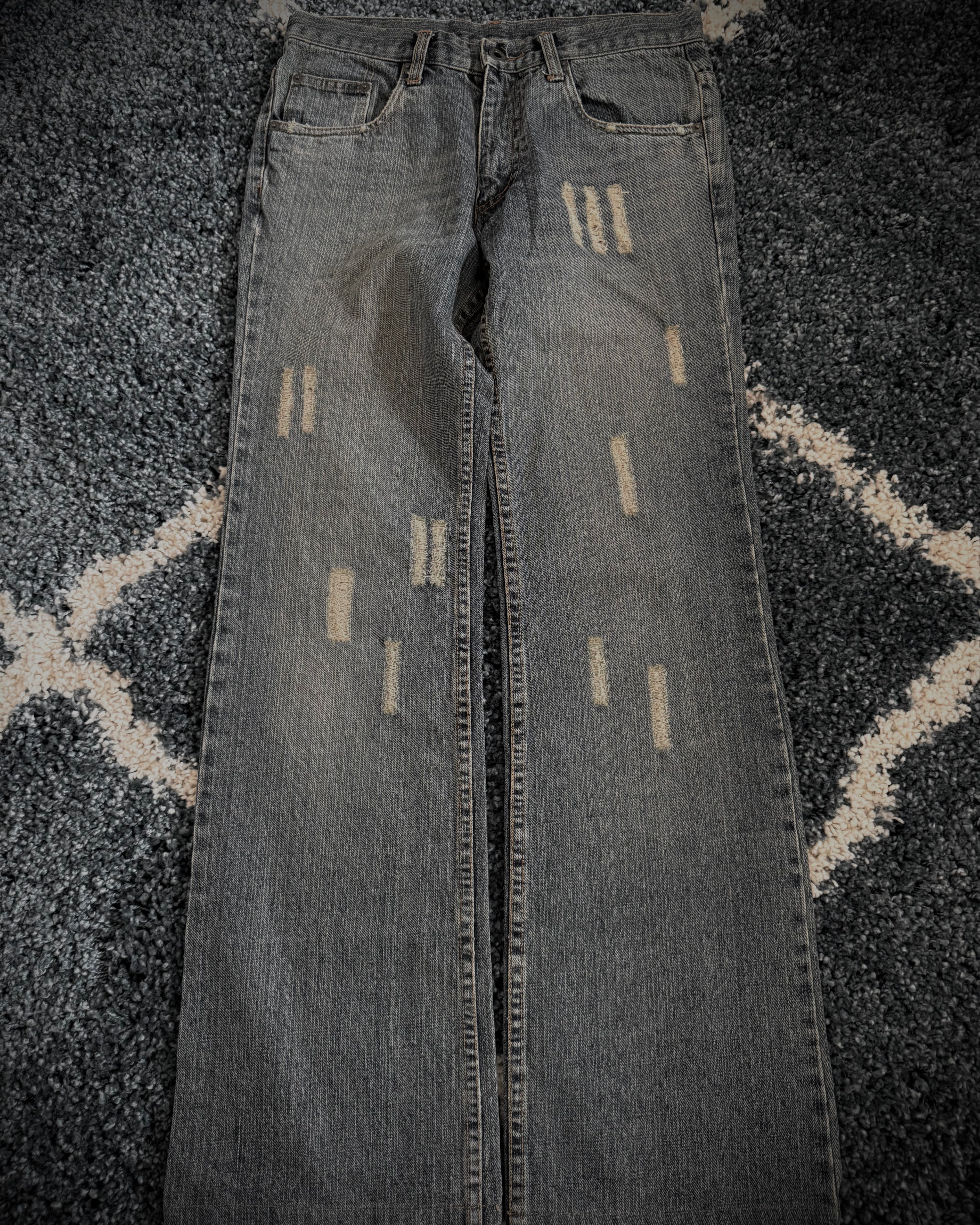 291295 distressed flared denim