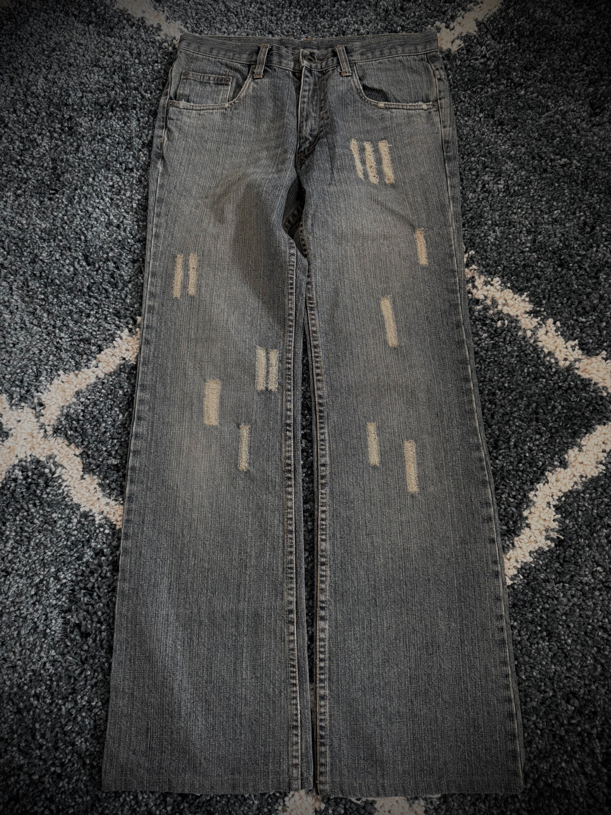 291295 distressed flared denim