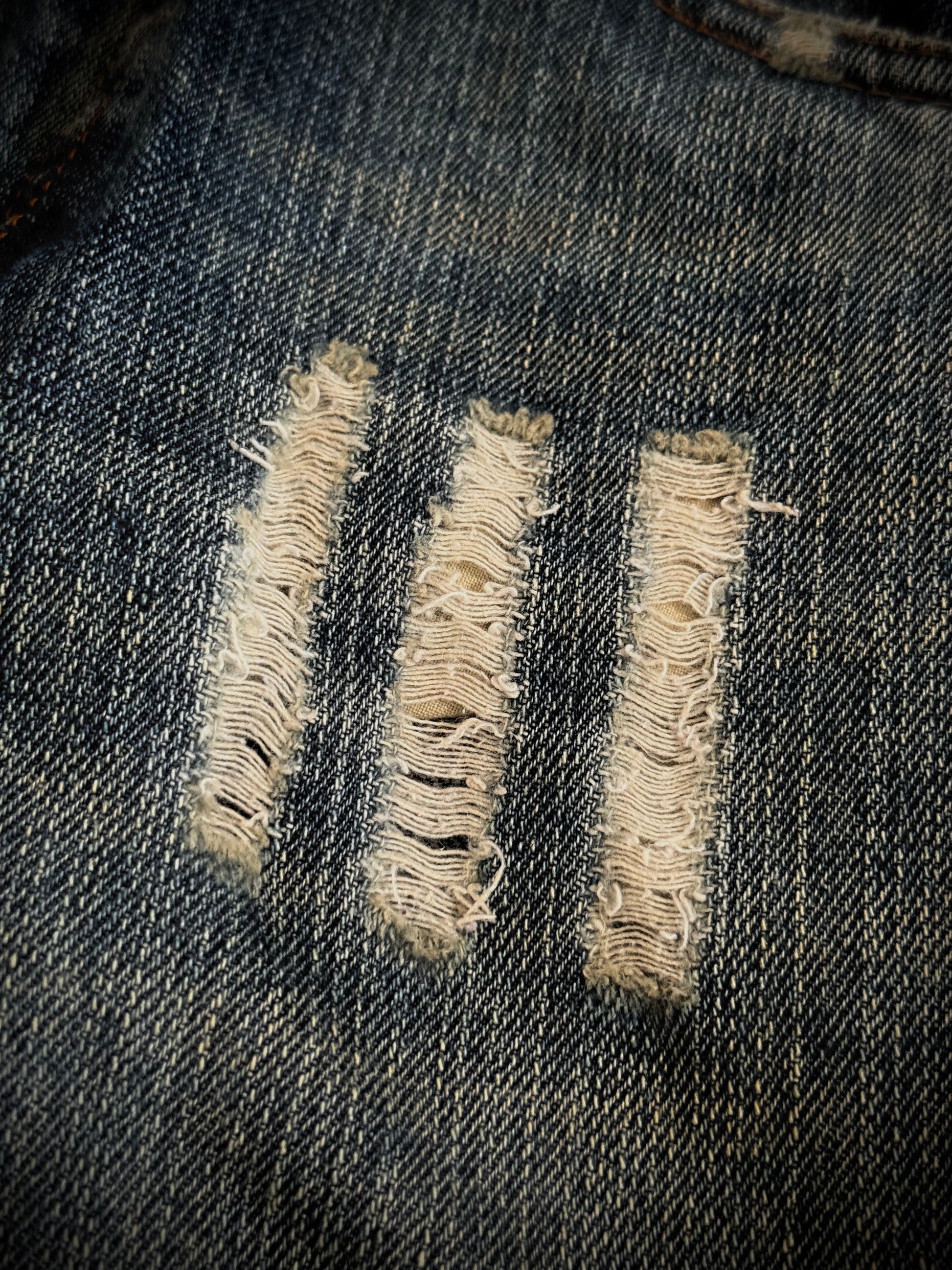 291295 distressed flared denim