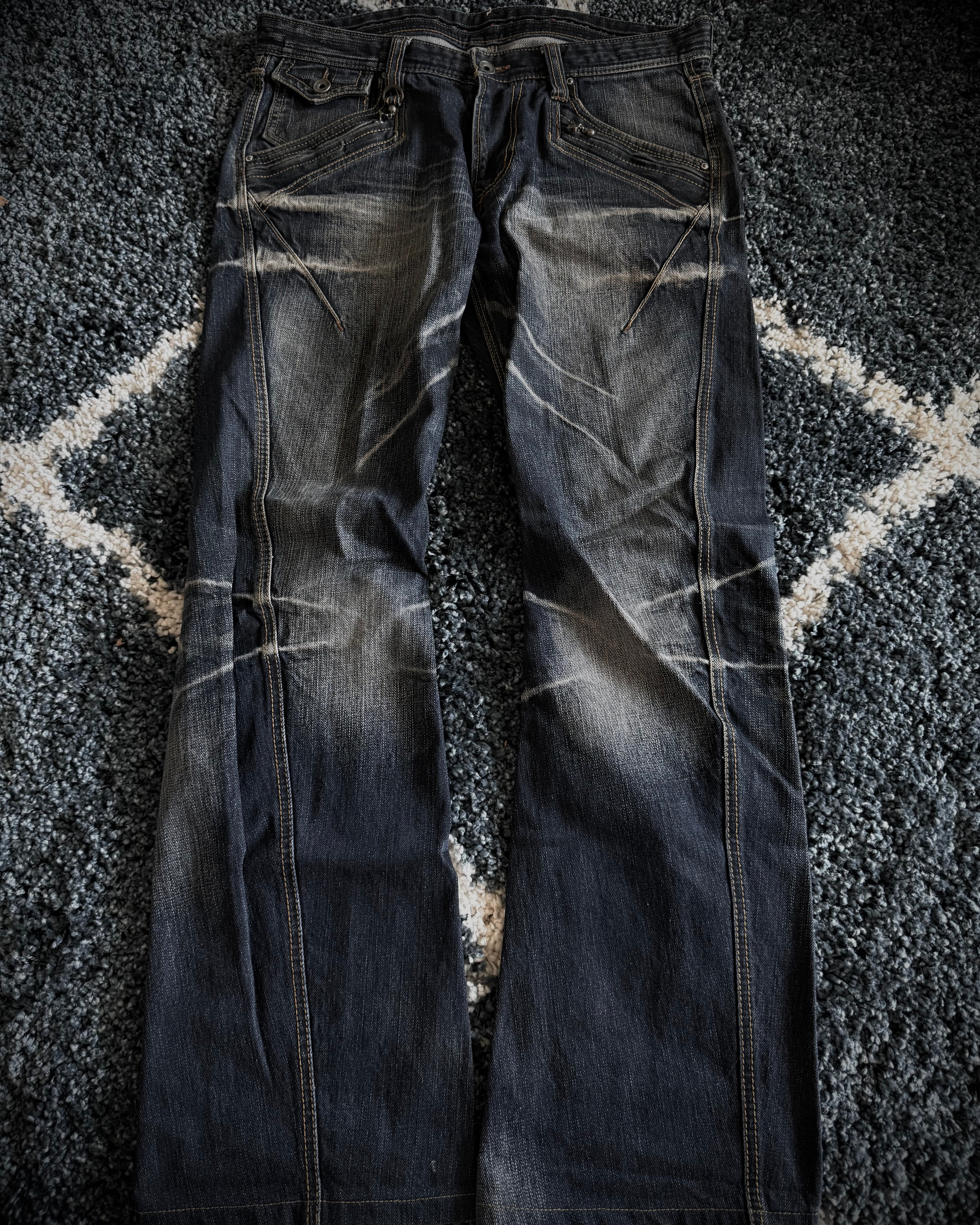 Nicole Club zipp pockets flared denim