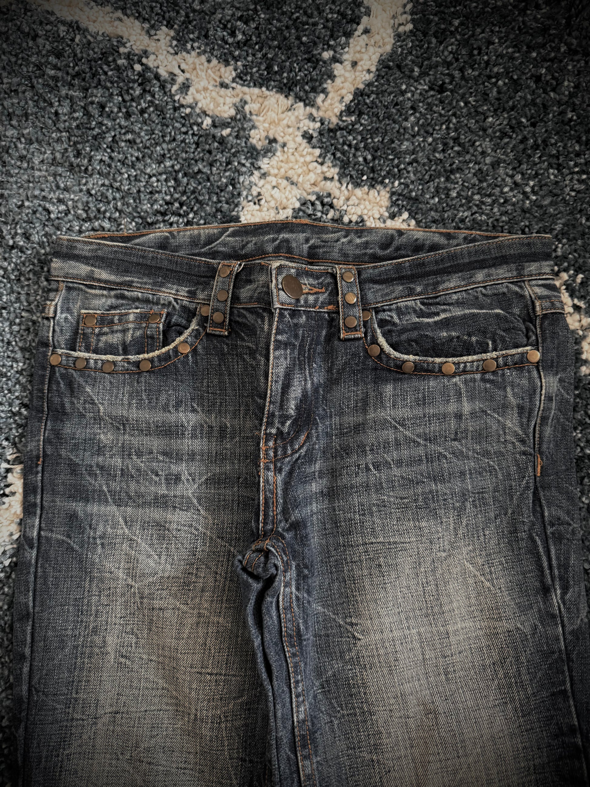 Honeycomb & studded flap pockets flared denim