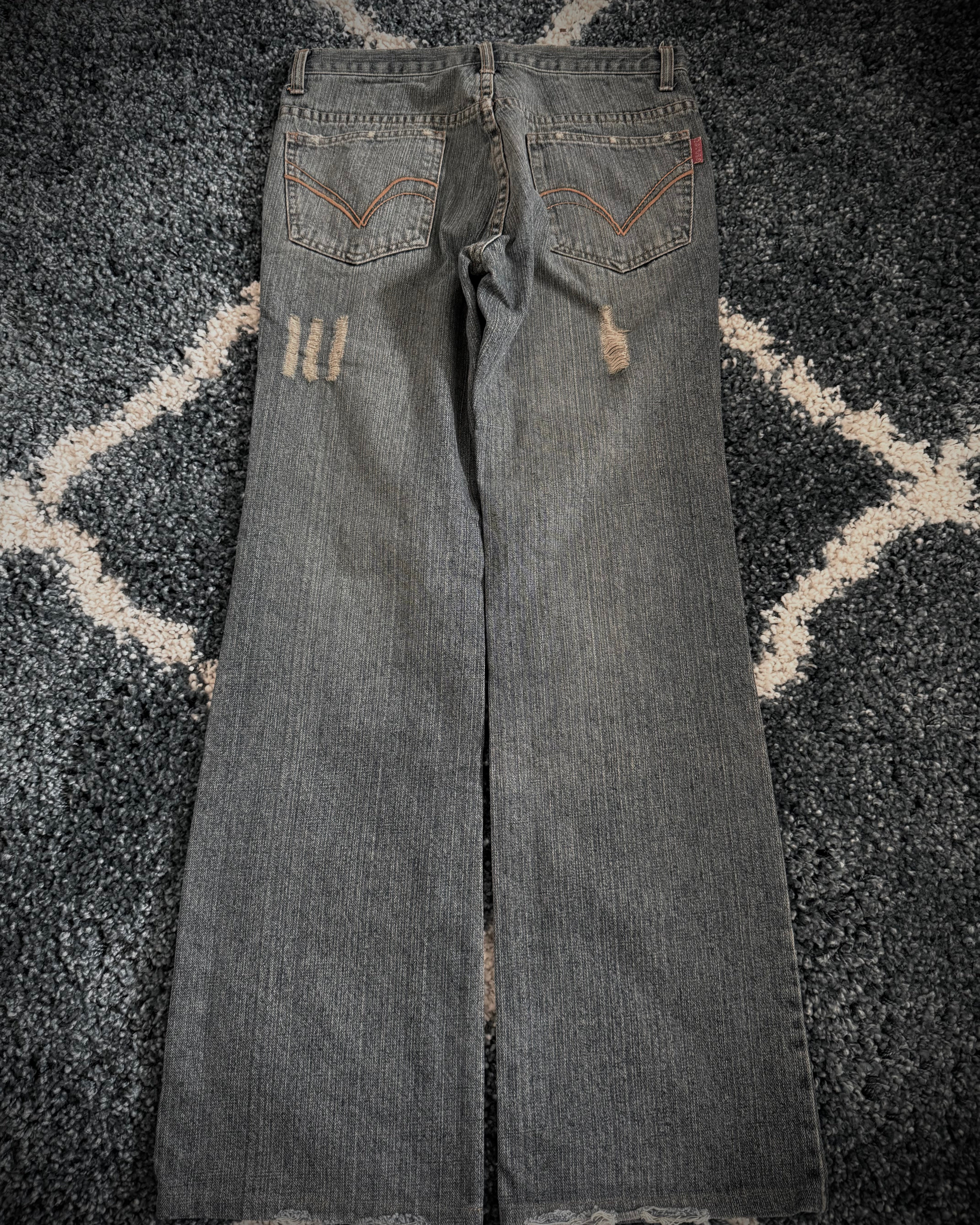 291295 distressed flared denim