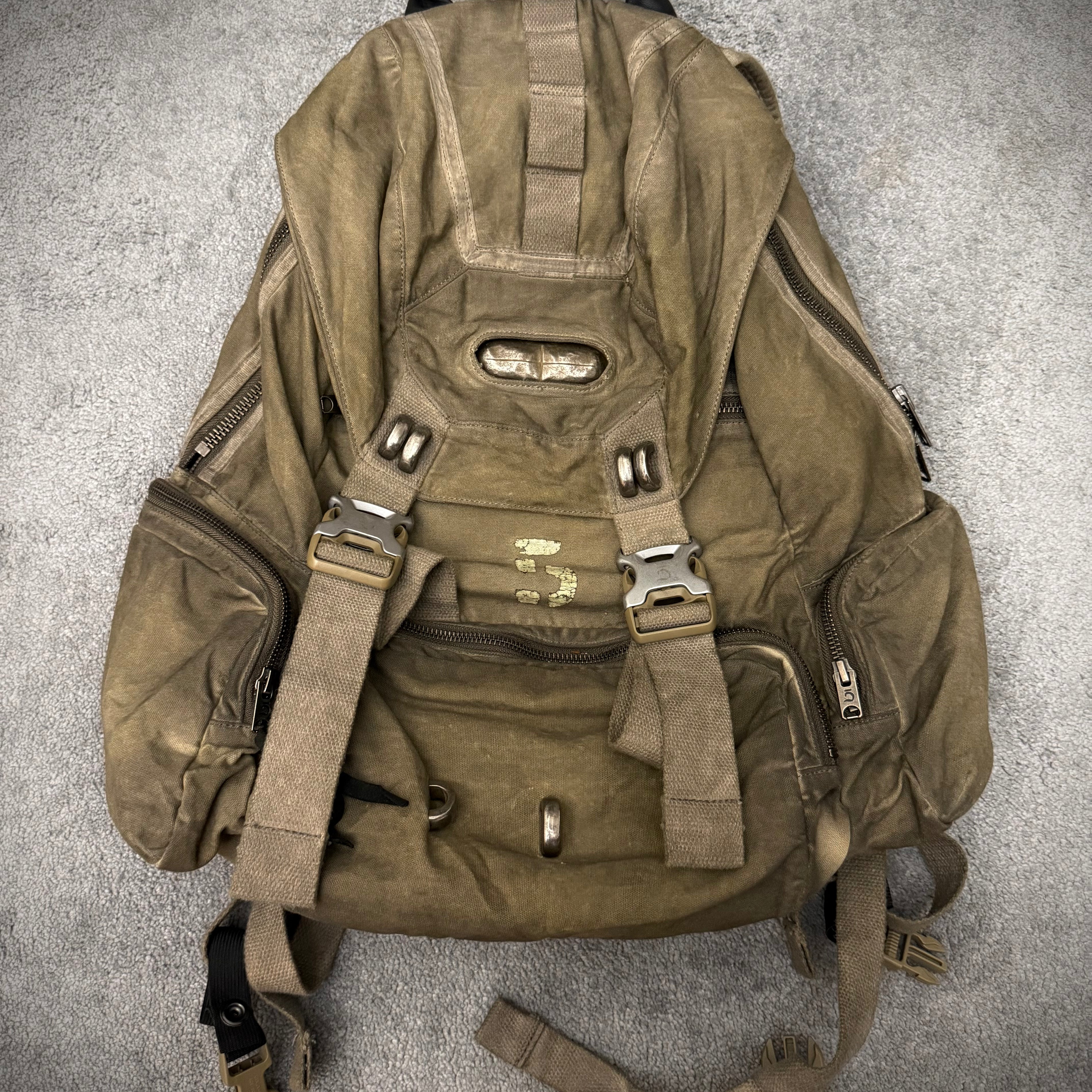 Wintex x Dove5 Transformer backpack