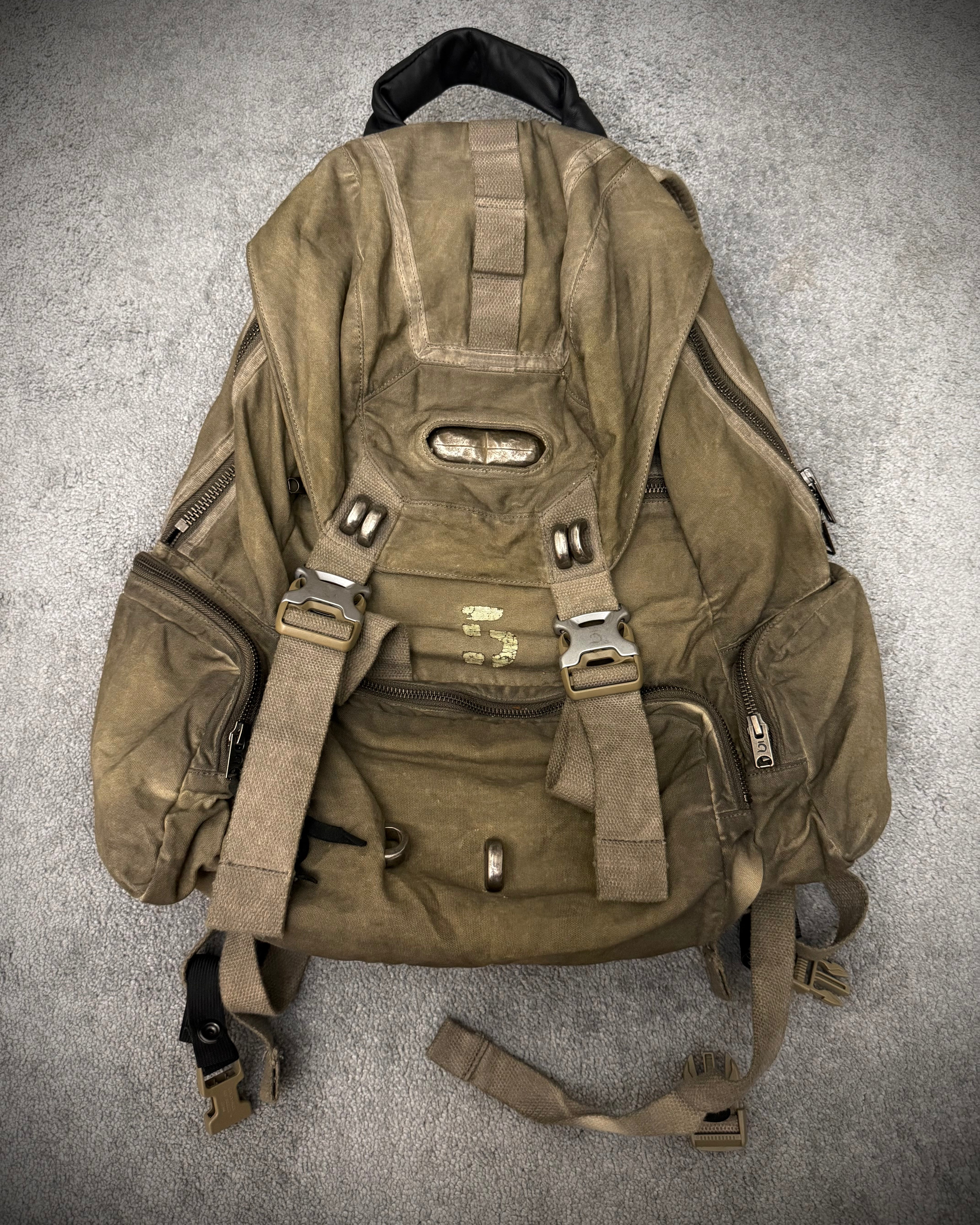 Wintex x Dove5 Transformer backpack