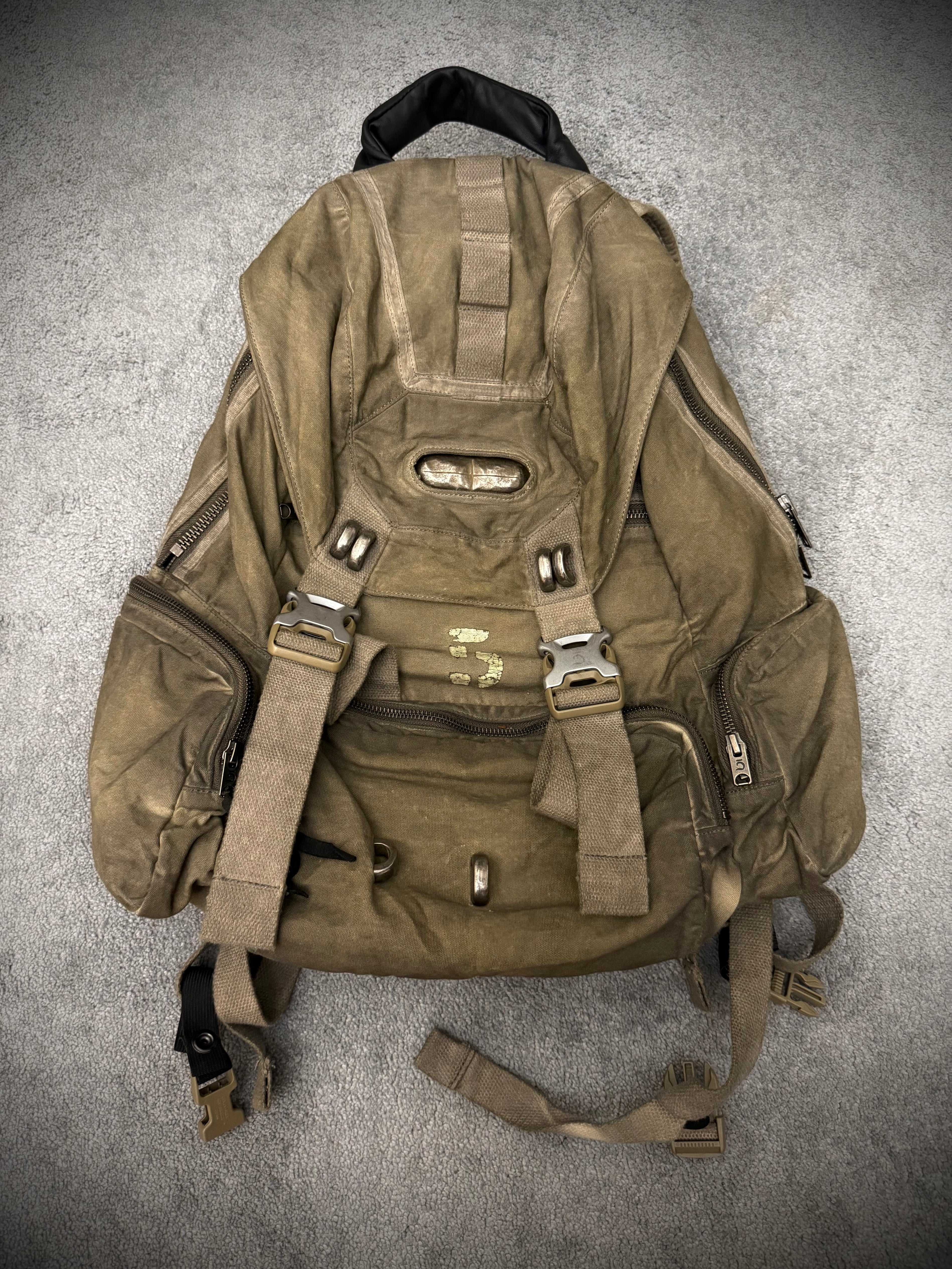 Wintex x Dove5 Transformer backpack