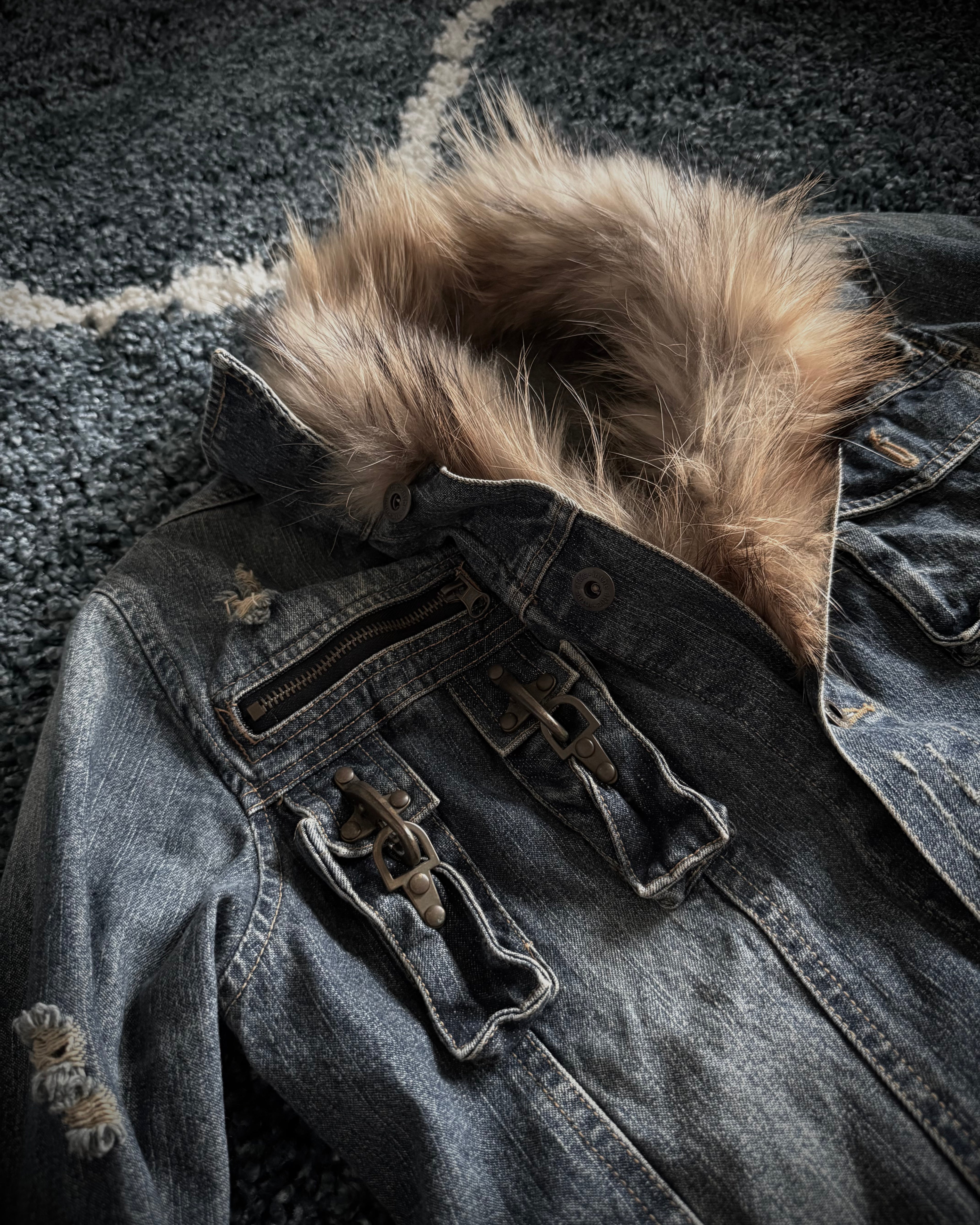 専門店では In the wintexarchive – jacket fur distressed attic ジャケット・アウター