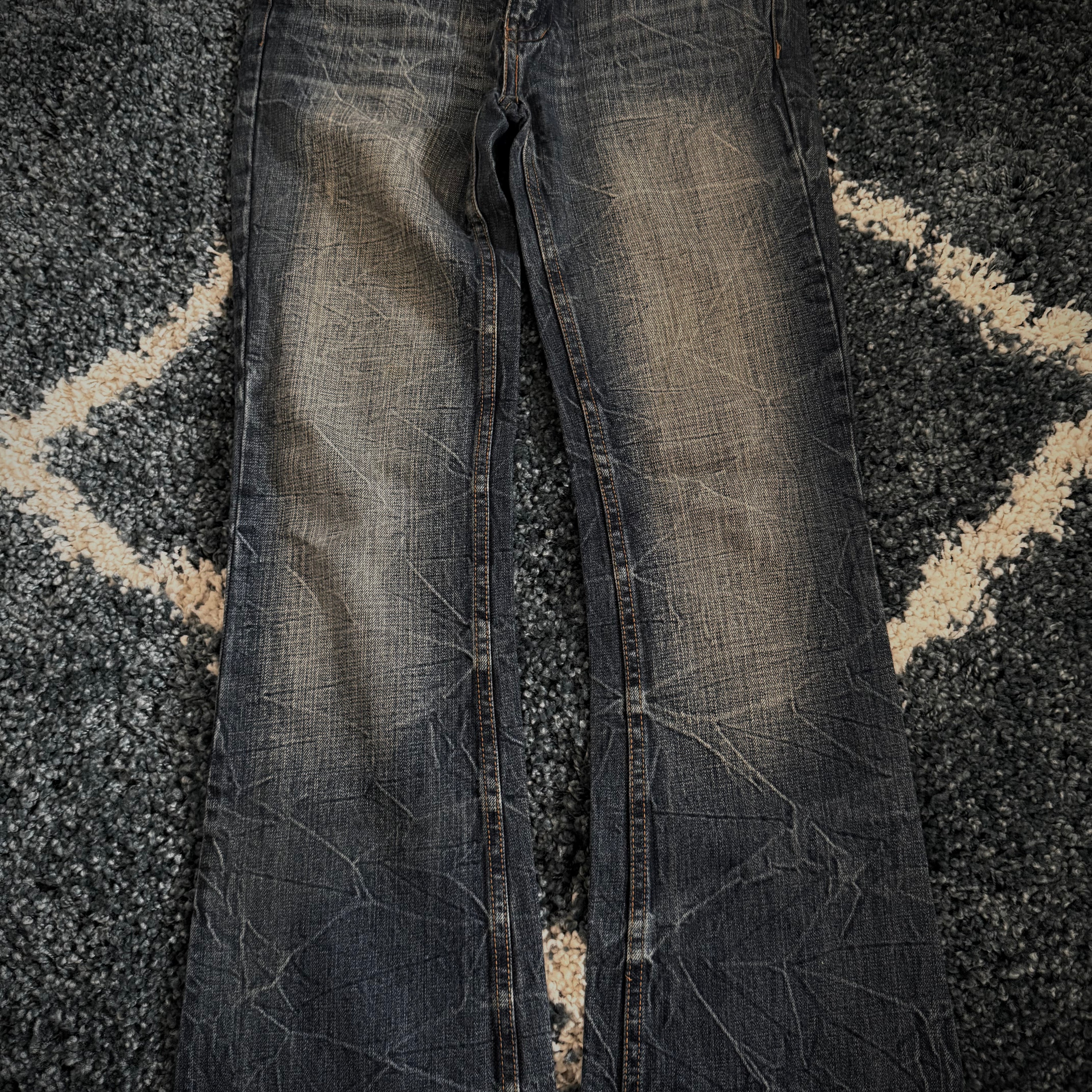 Honeycomb & studded flap pockets flared denim