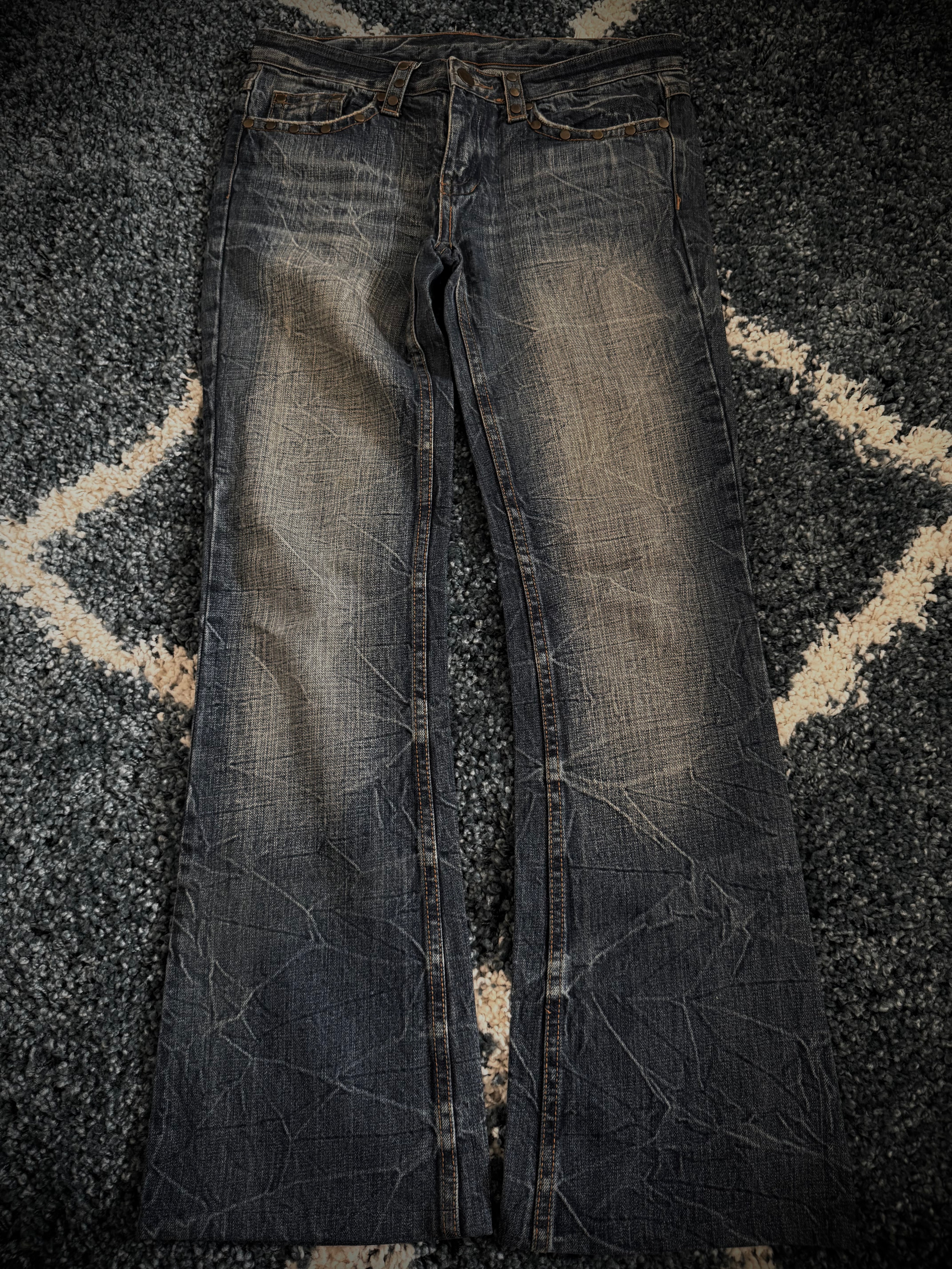 Honeycomb & studded flap pockets flared denim
