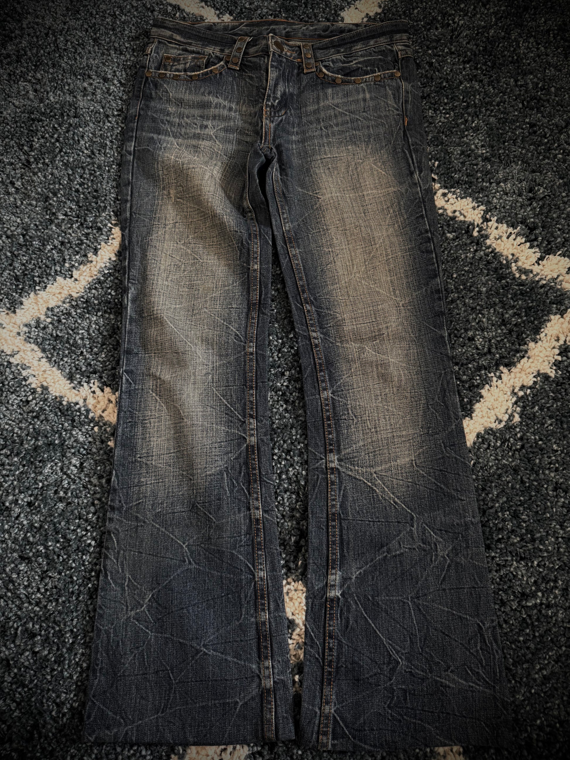 Honeycomb & studded flap pockets flared denim