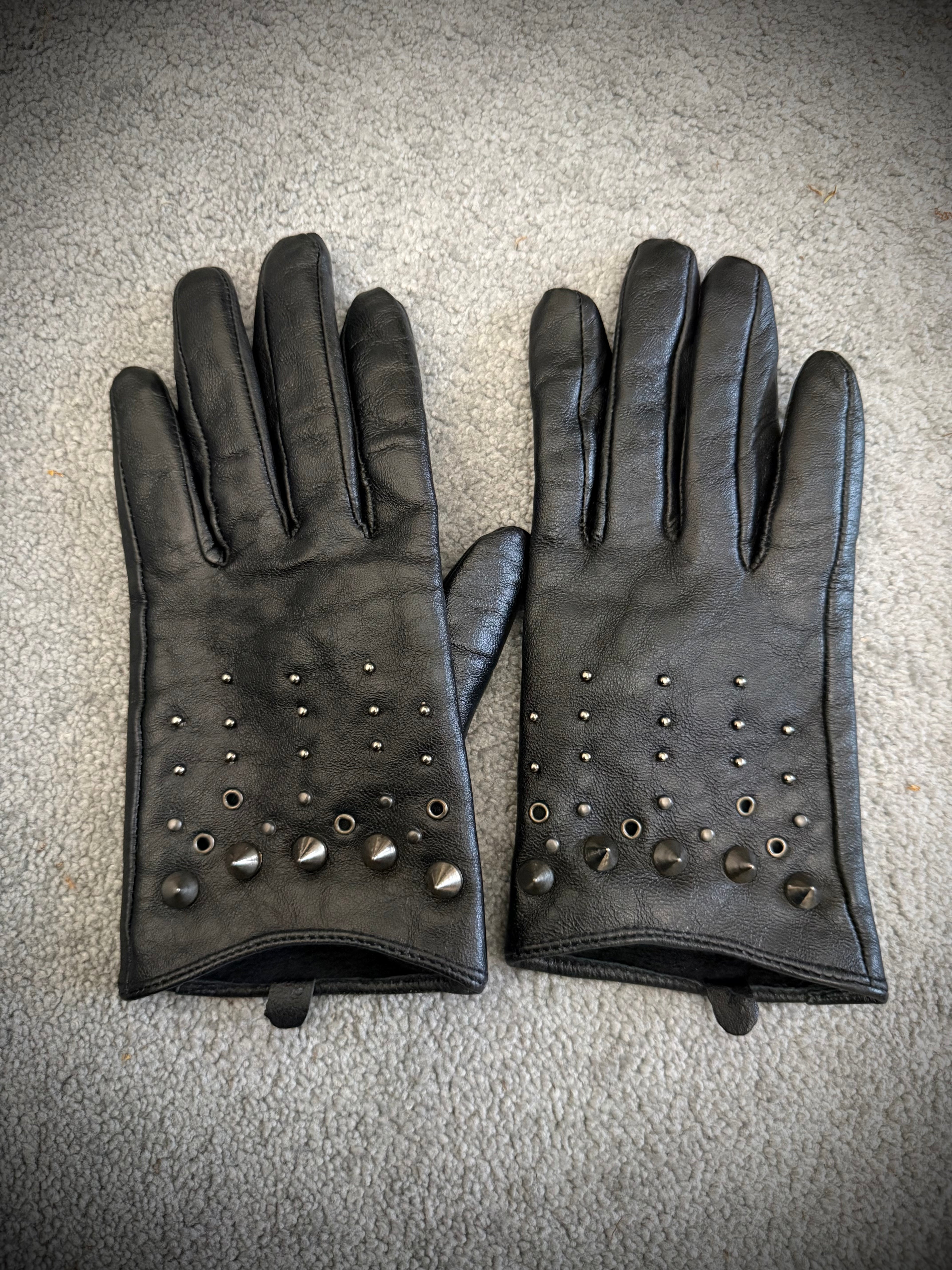 Spiked studded leather gloves
