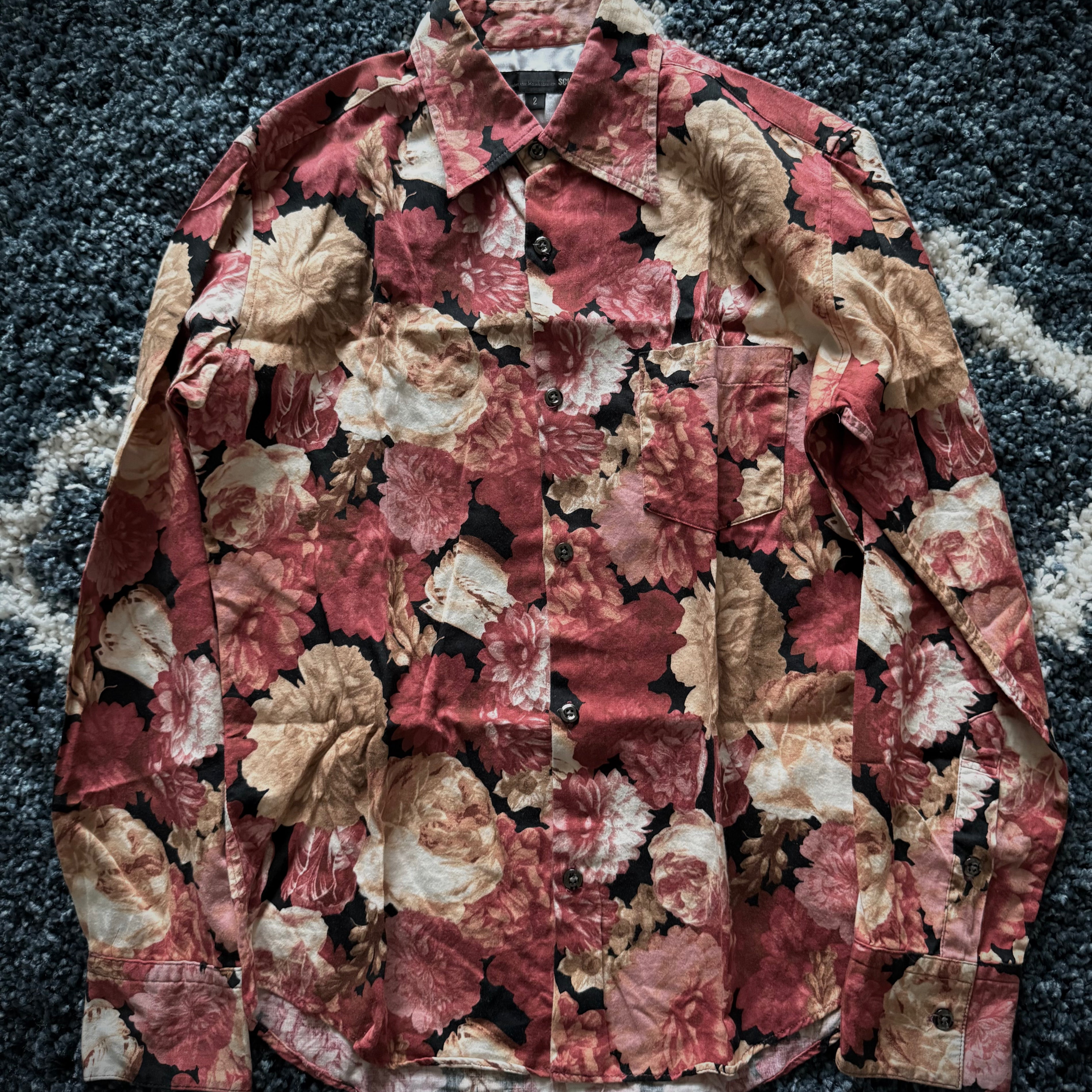 Schlussel flower button up red