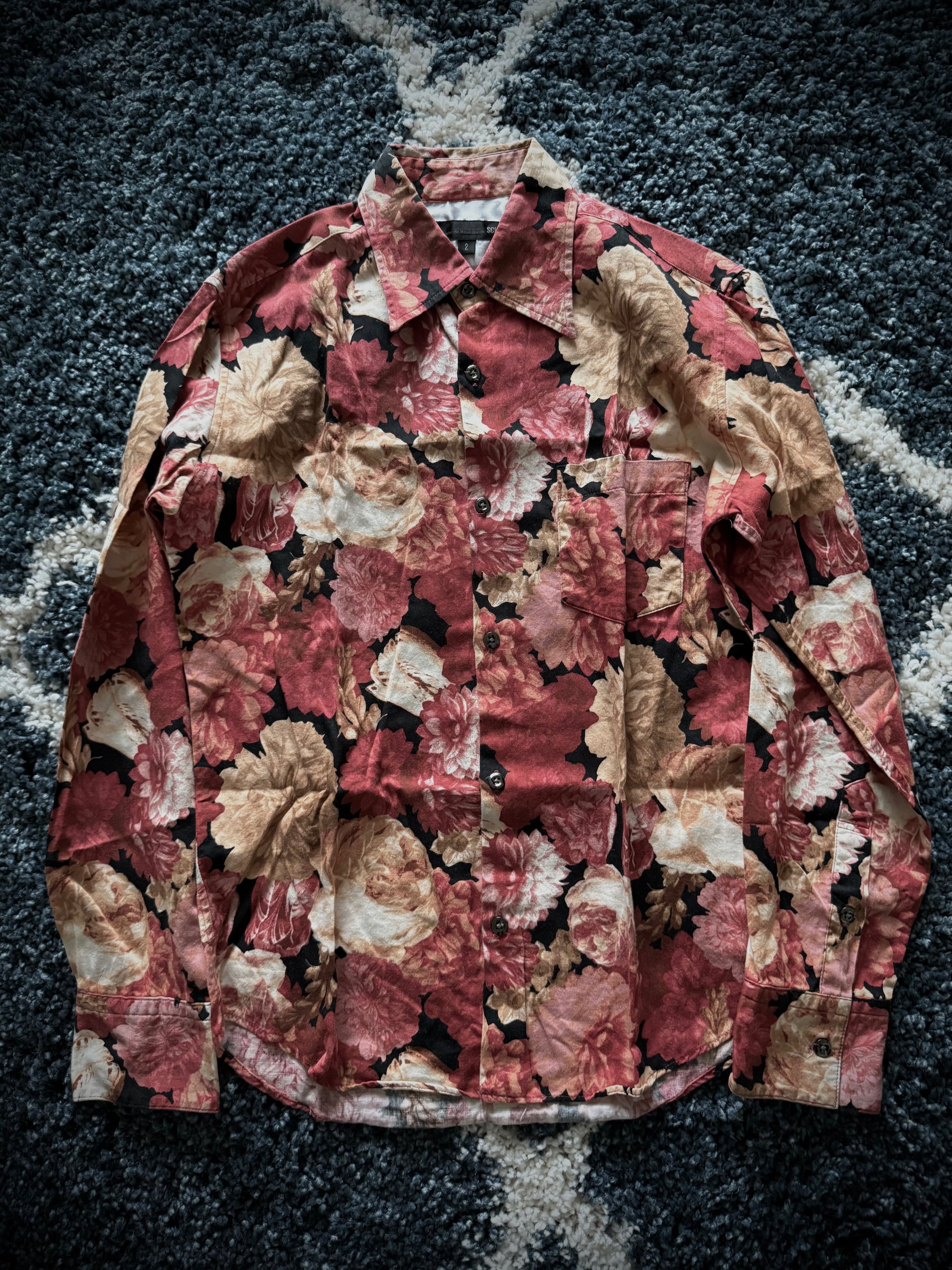 Schlussel flower button up red