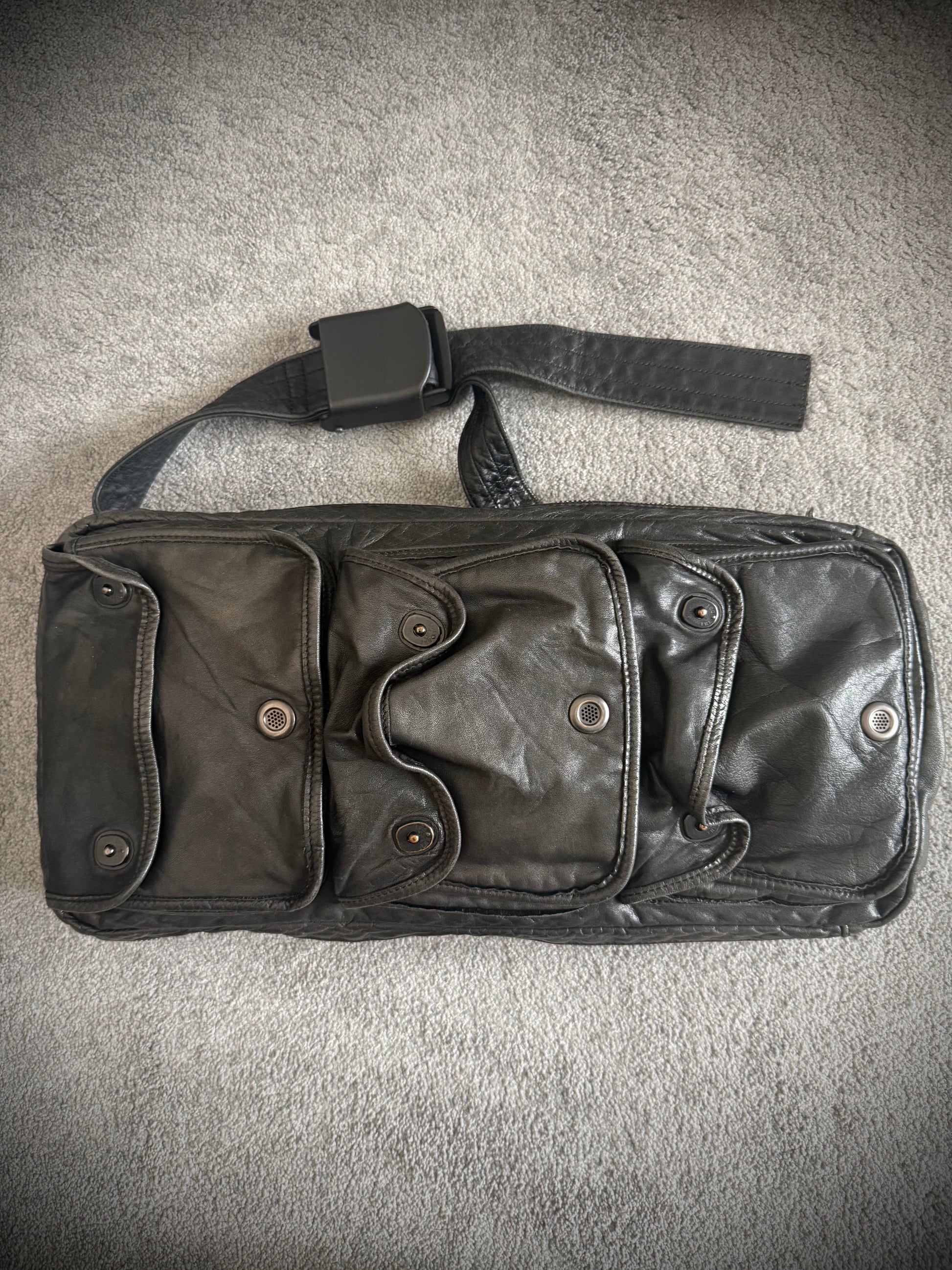 2008 Sistere „id in the dark“ gas mask leather steer hide sling bag