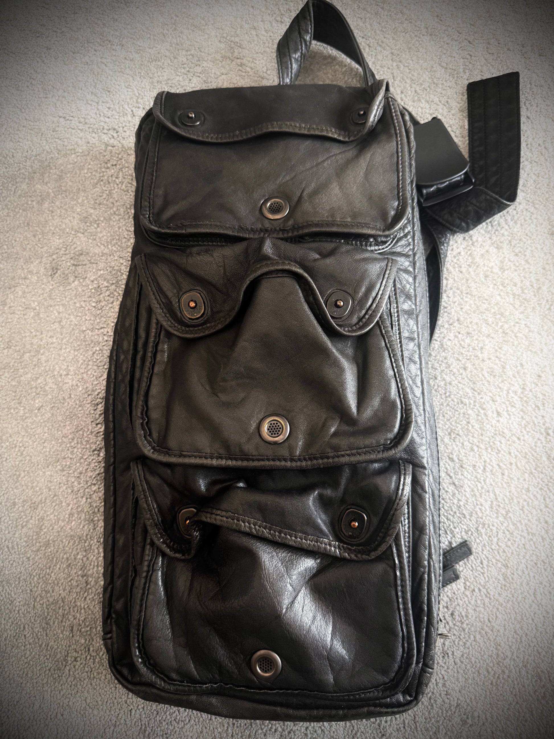2008 Sistere „id in the dark“ gas mask leather steer hide sling bag