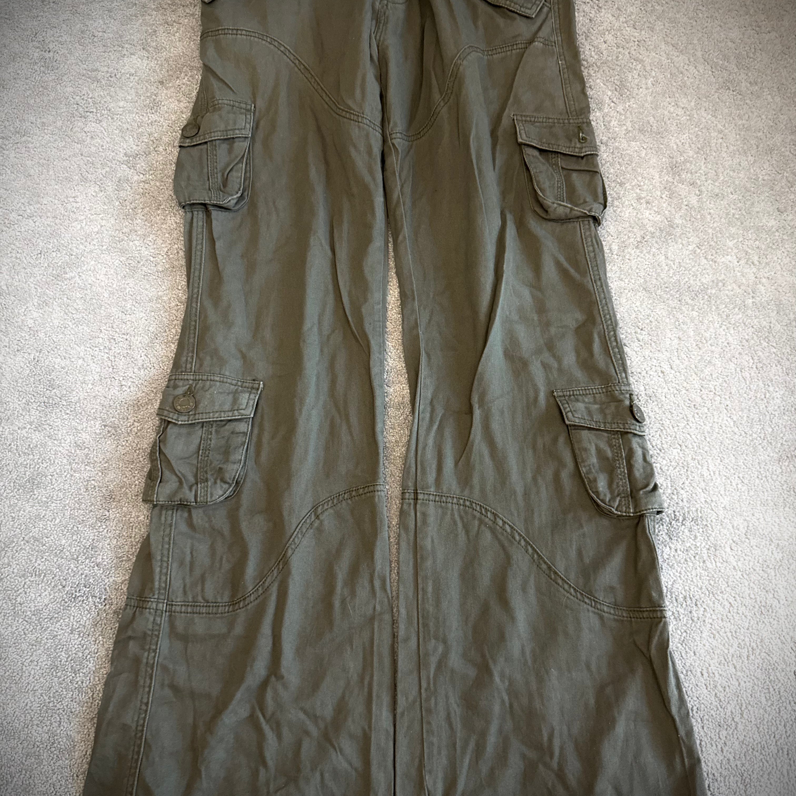 Lowbox parachute cargo flared pants