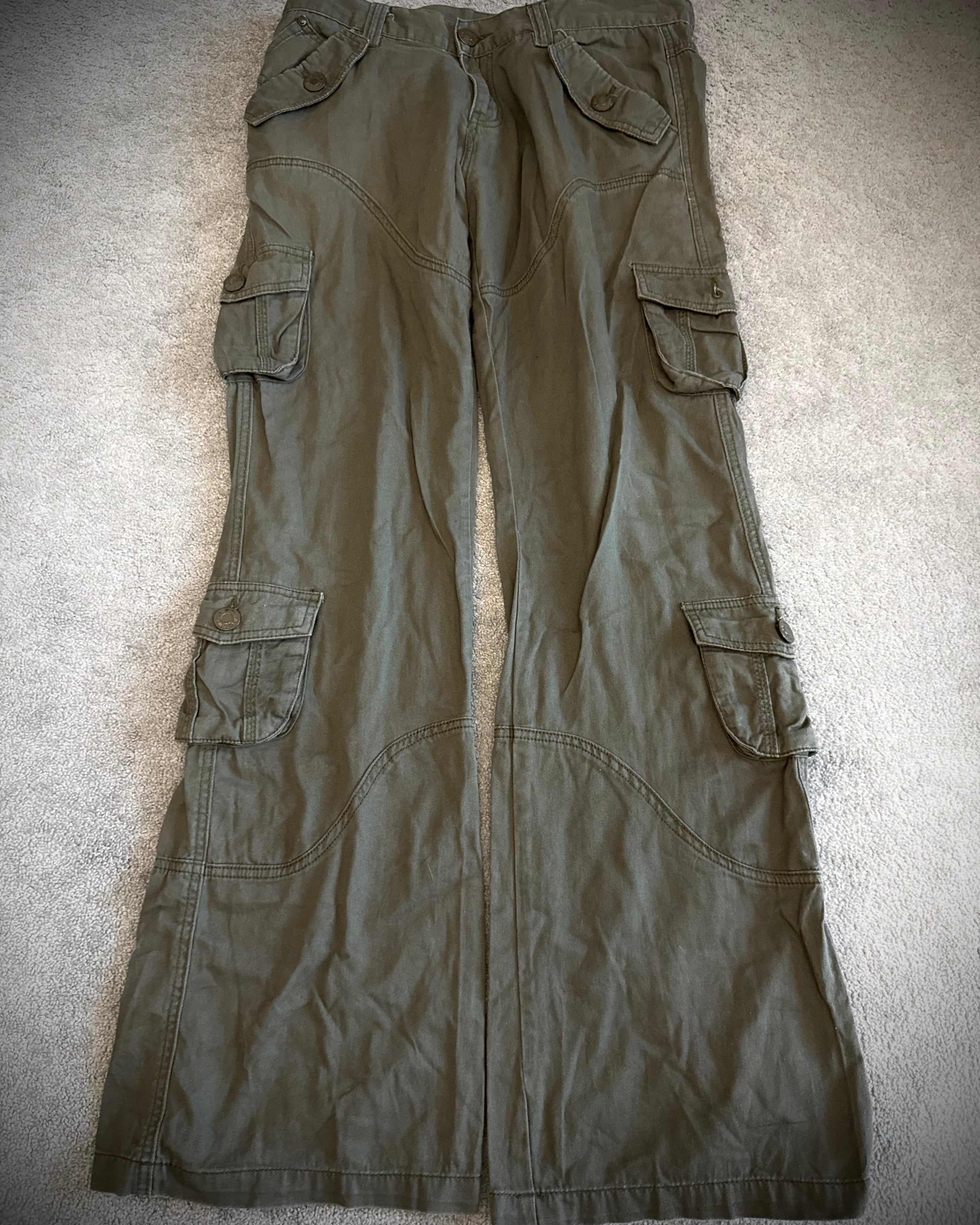 Lowbox parachute cargo flared pants