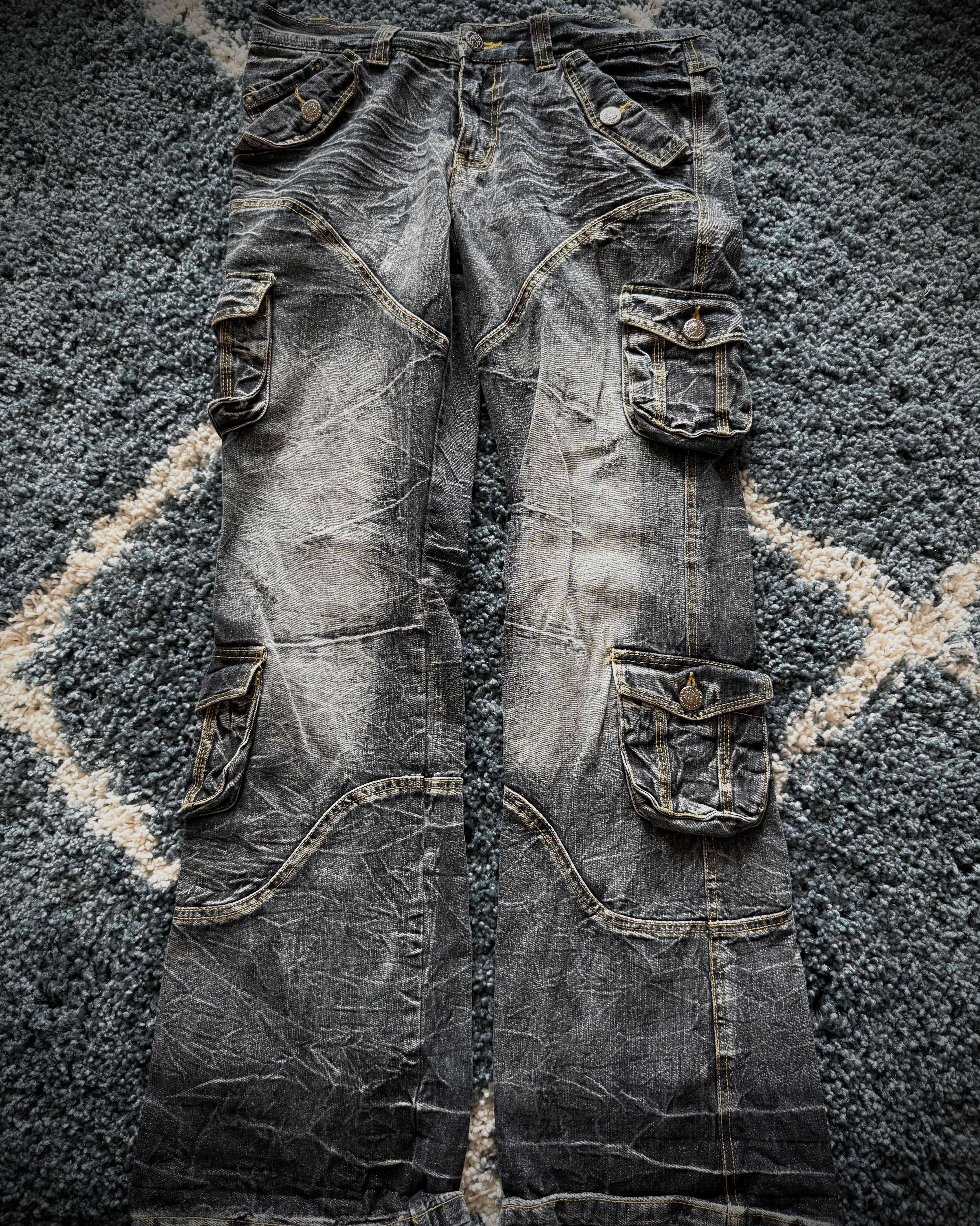 Lowbox flared multi cargo pants
