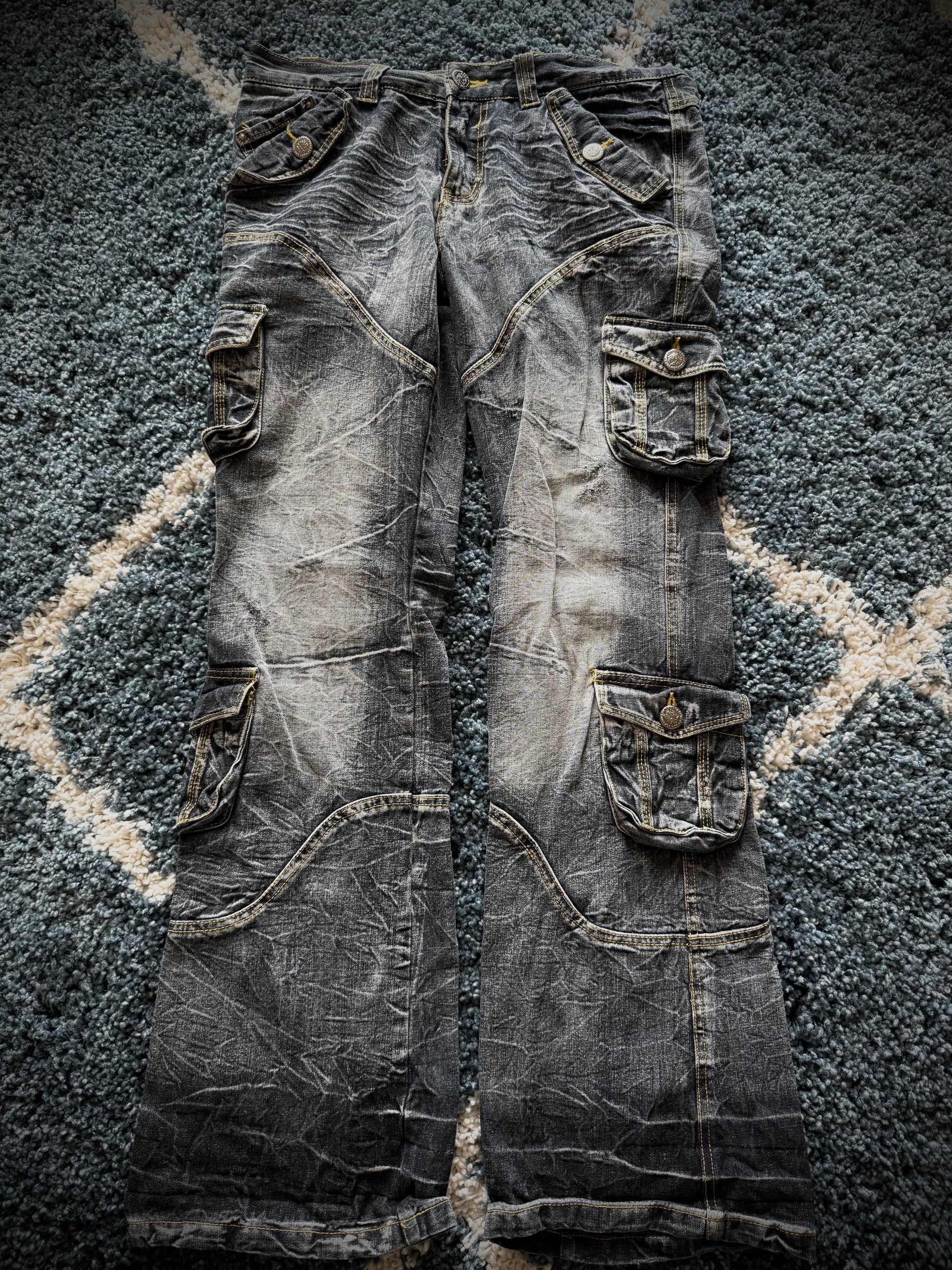 Lowbox flared multi cargo pants