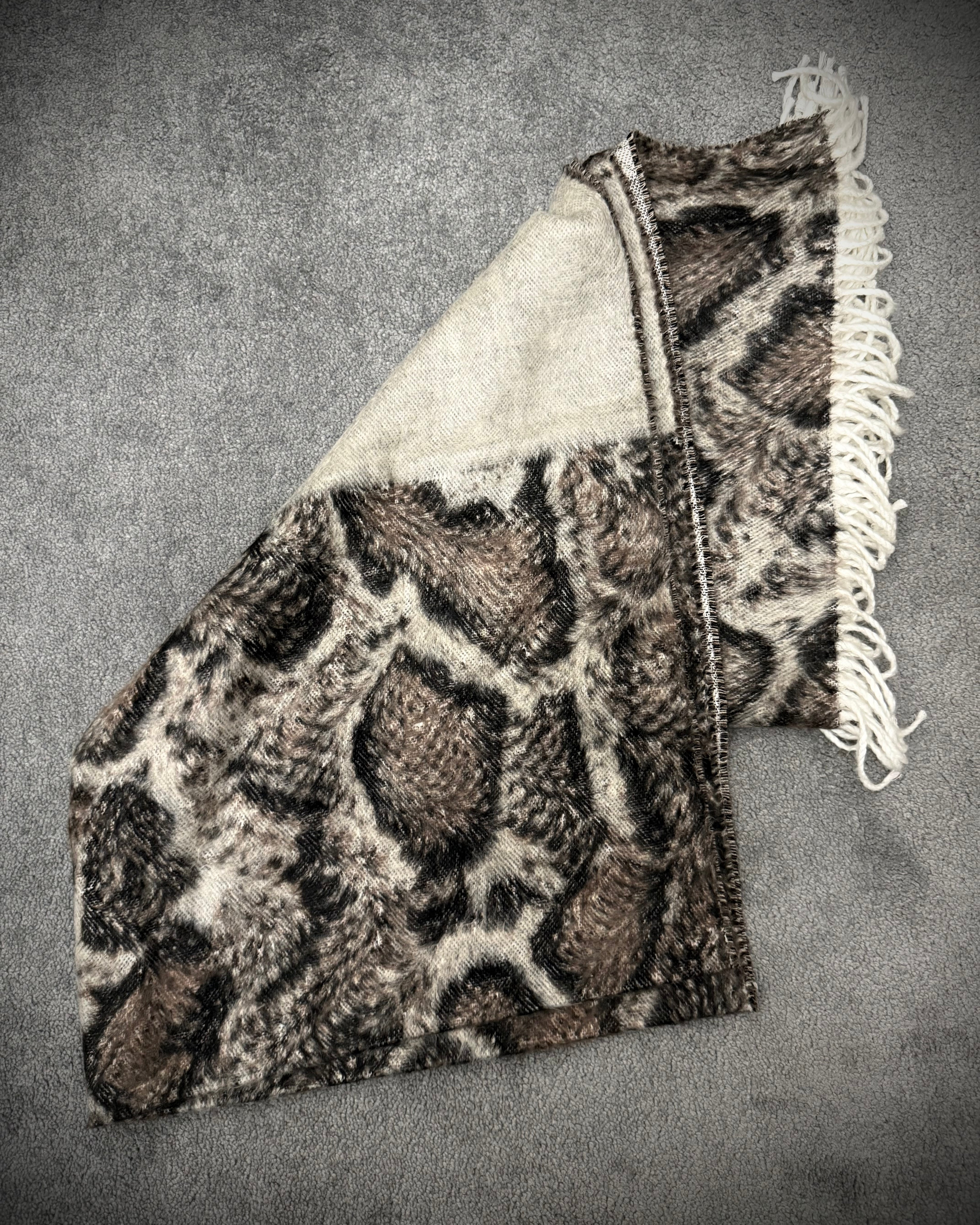 Tornado Mart Leopard Scarf tasseled Italy line