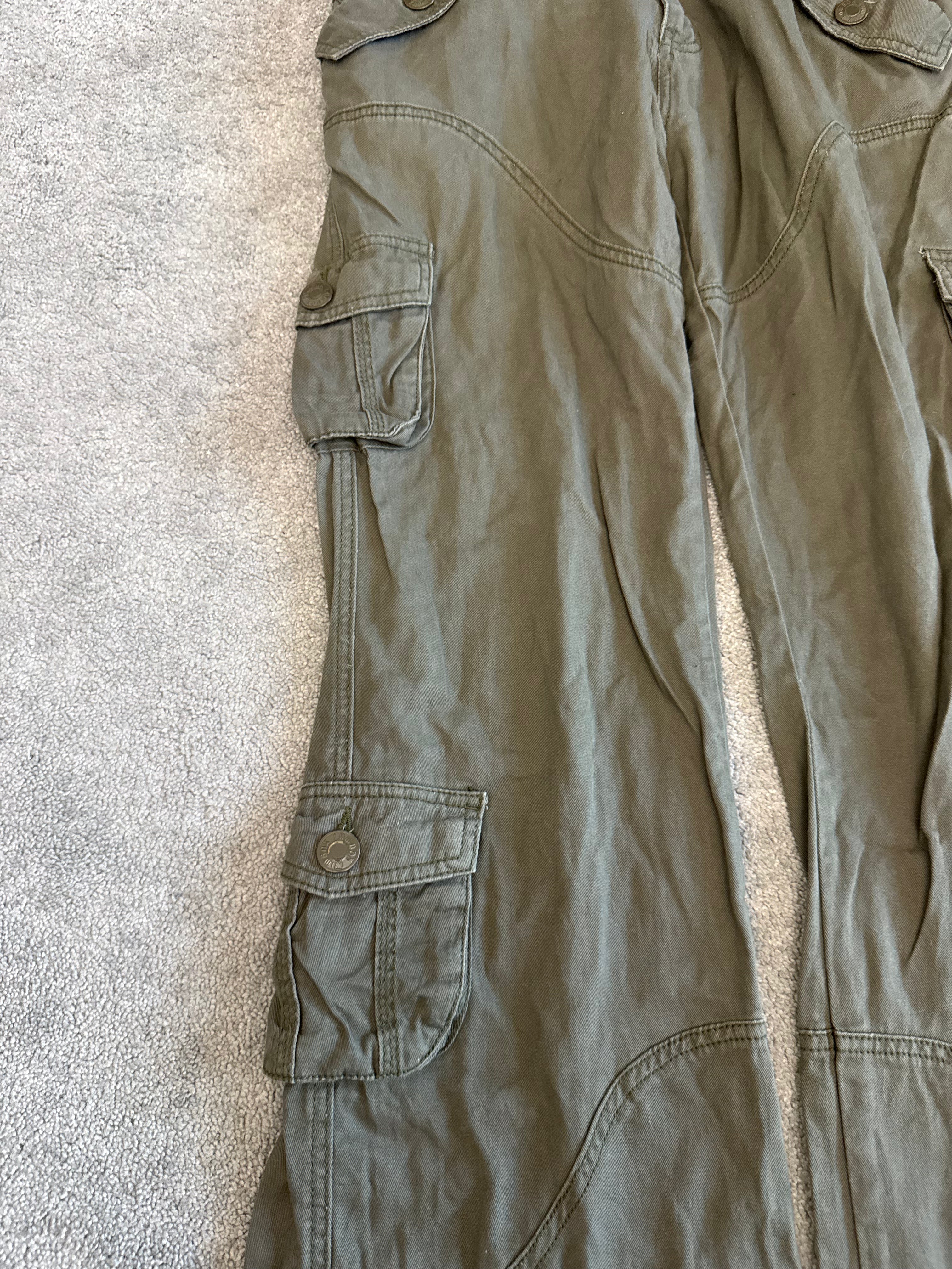 Lowbox parachute cargo flared pants