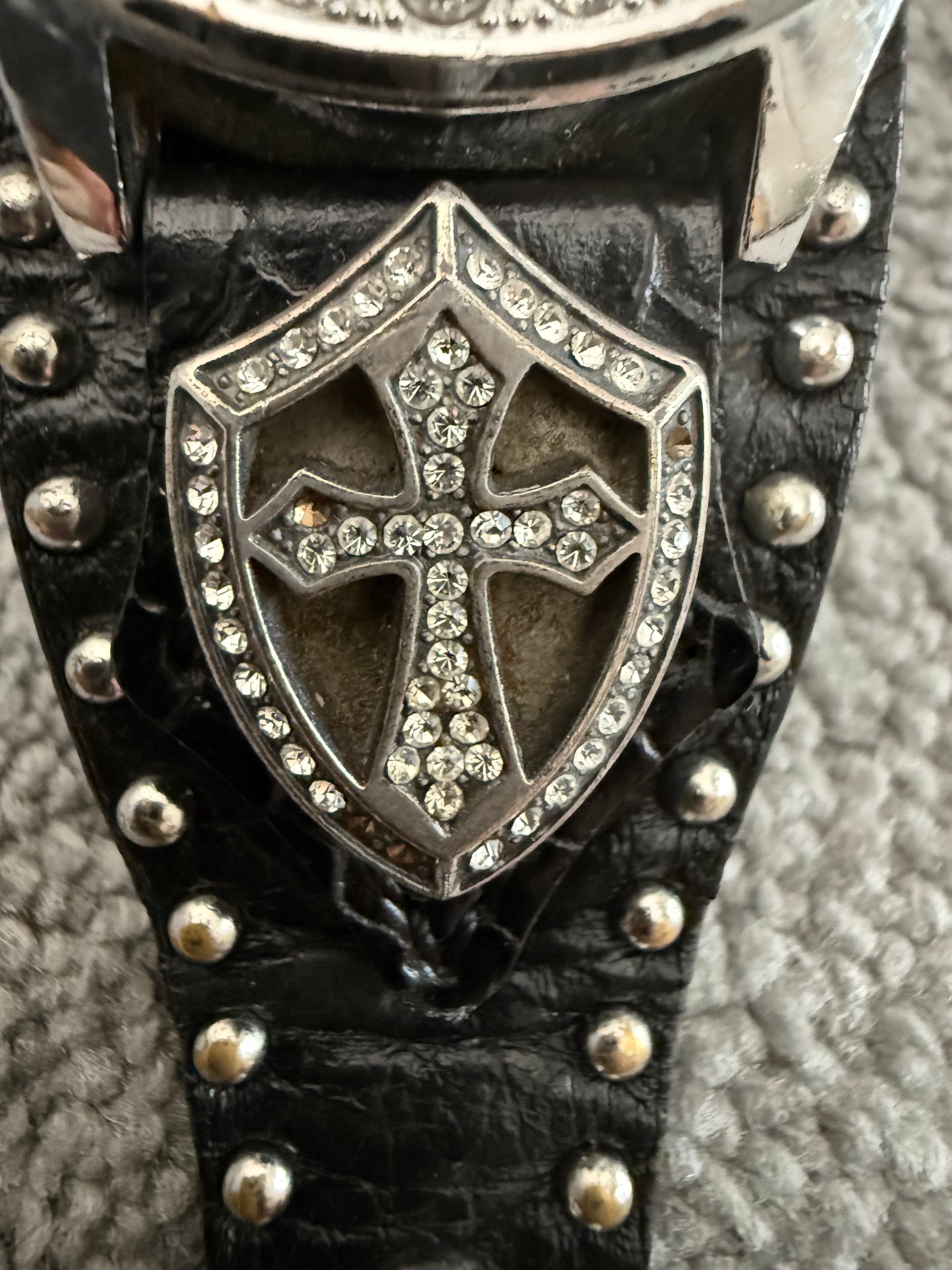 Voltage rhinestone skull watch