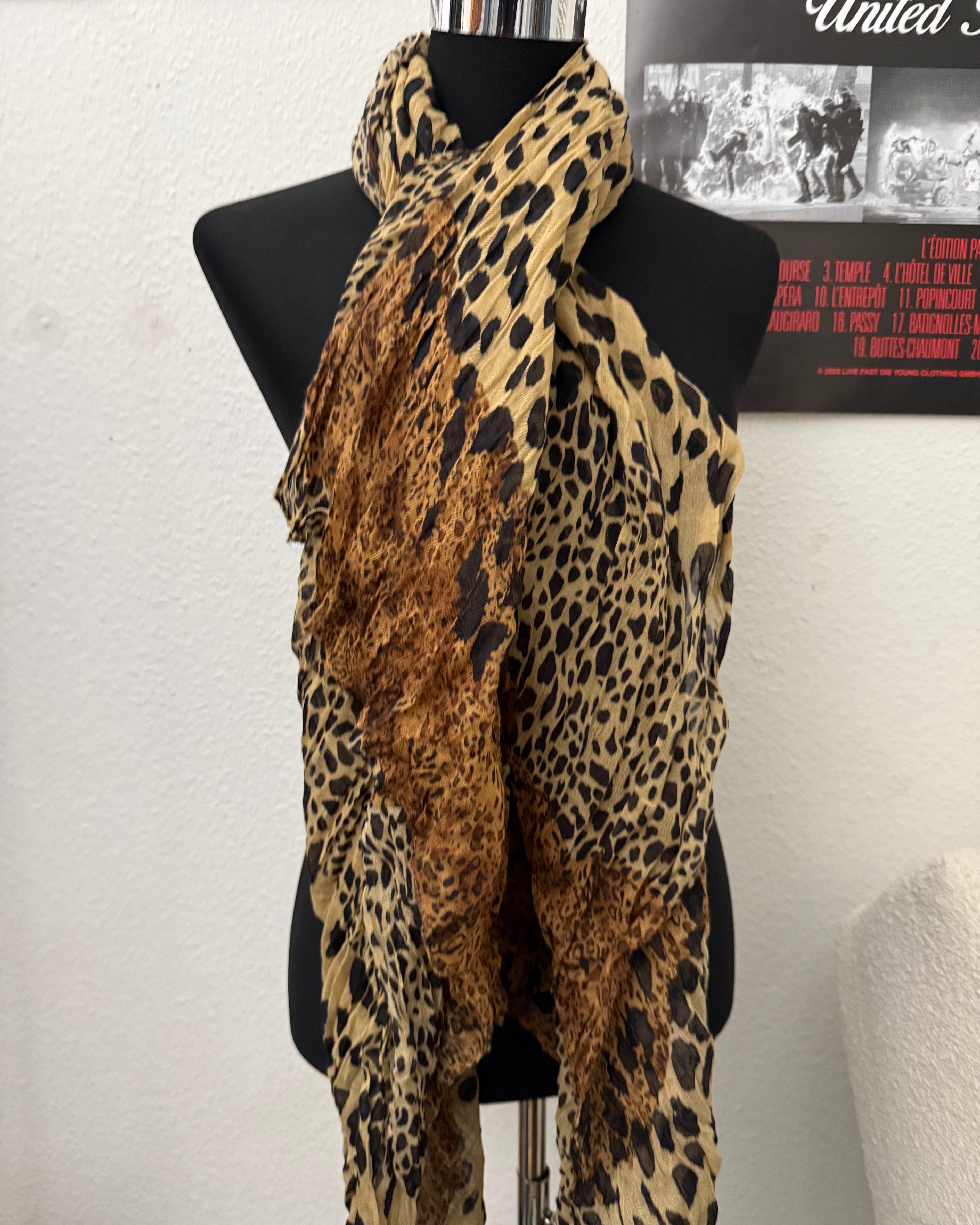 Leo mutant Scarf