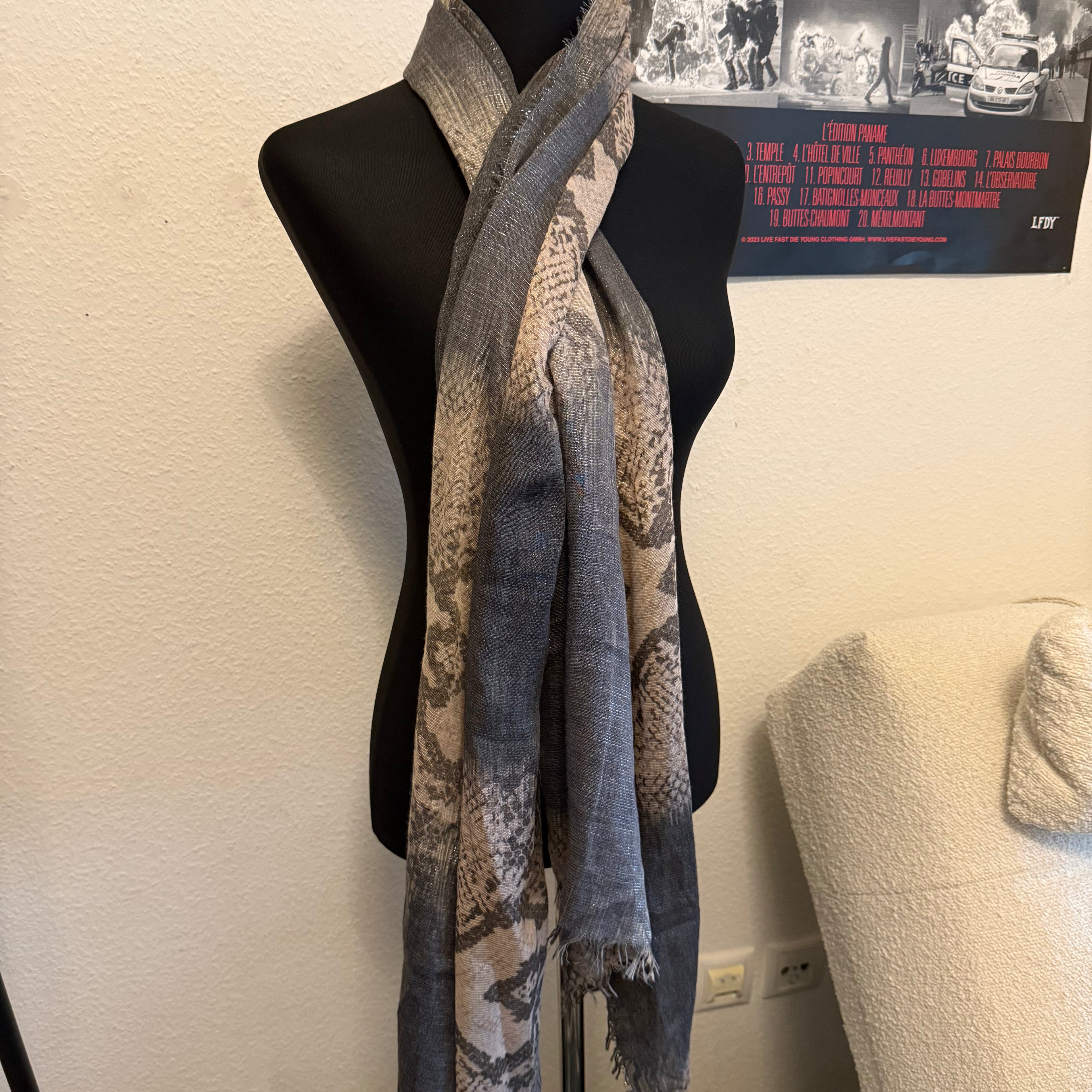 Snakeskin shiny mutant scarf