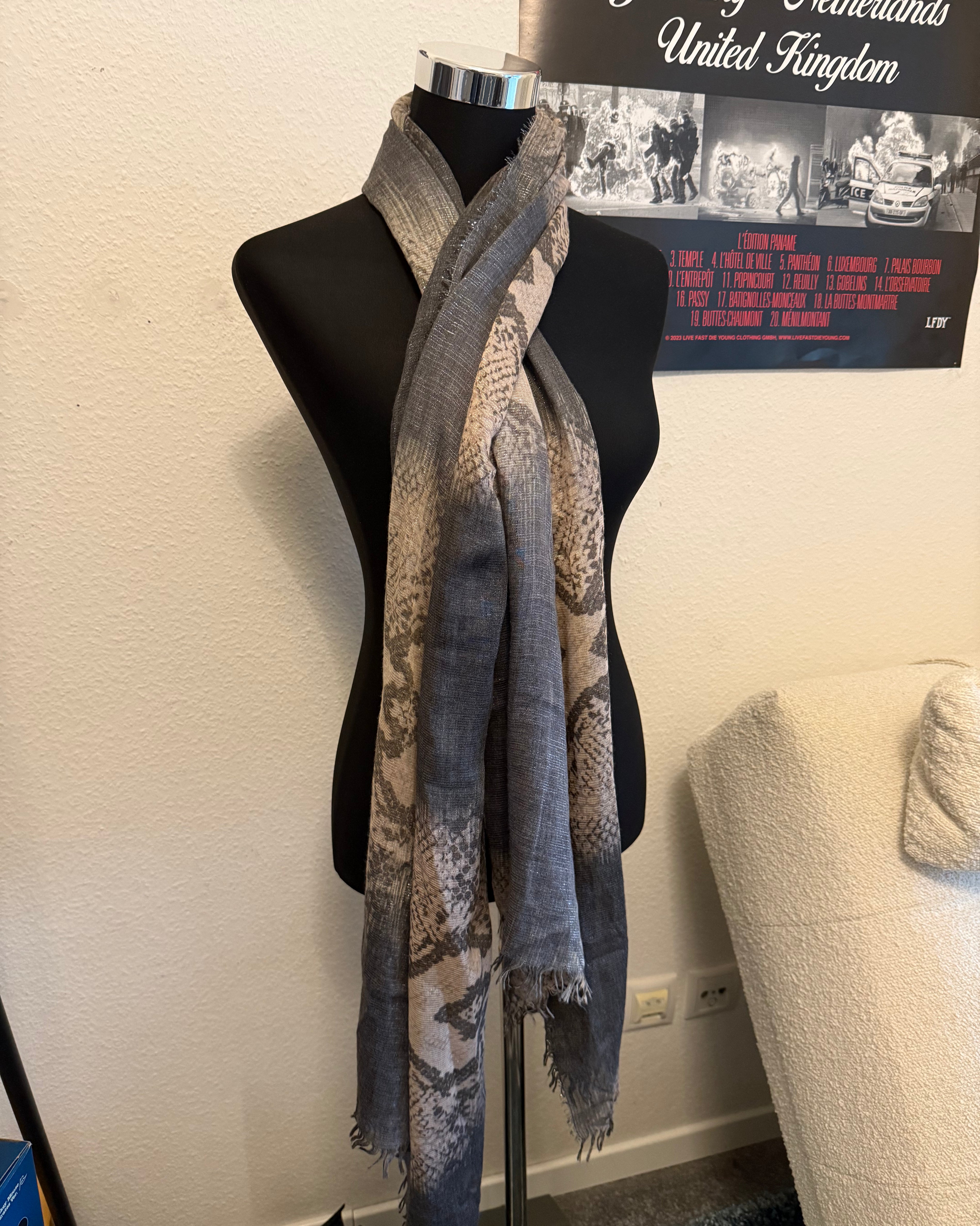 Snakeskin shiny mutant scarf