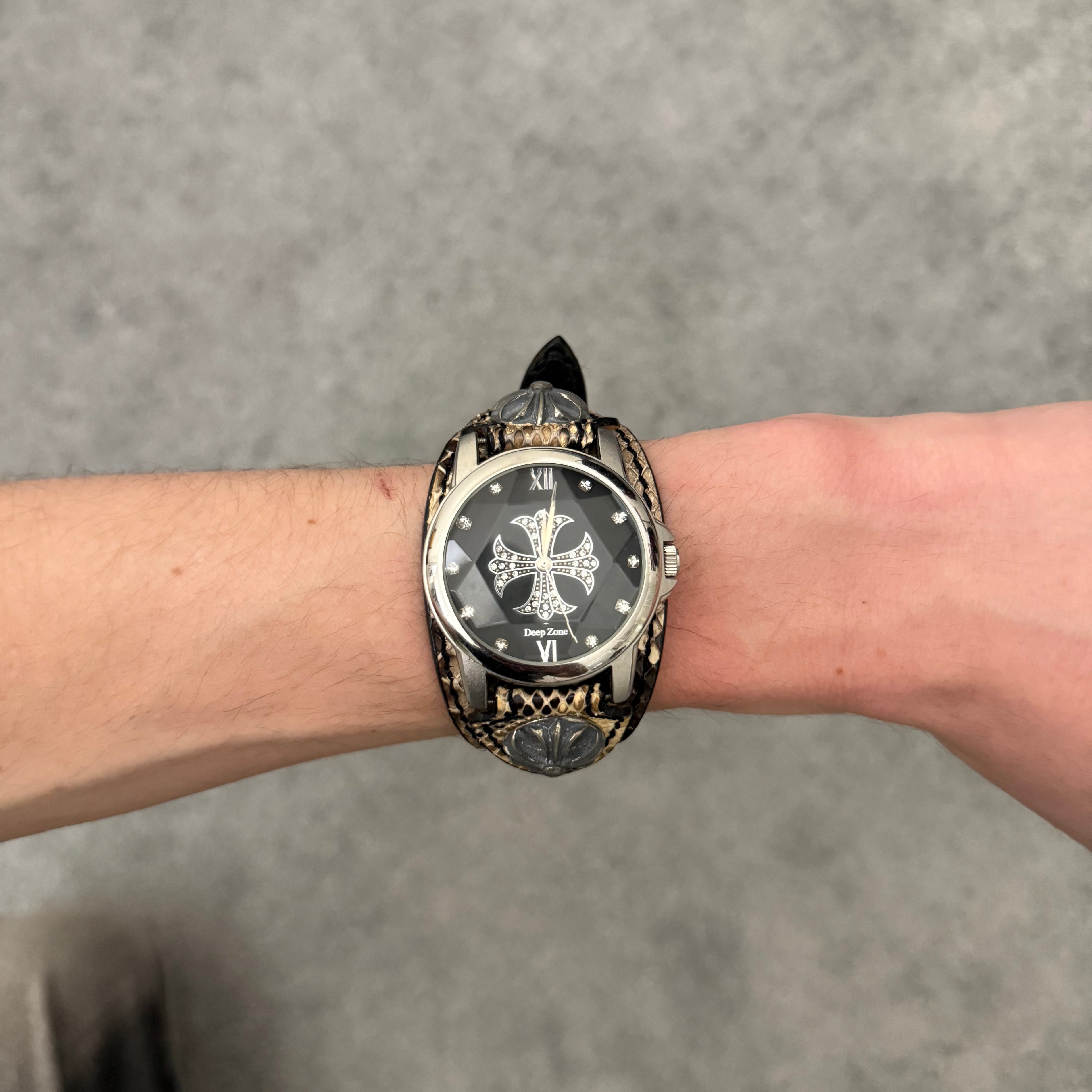 DZ snakeskin honeycomb glass watch