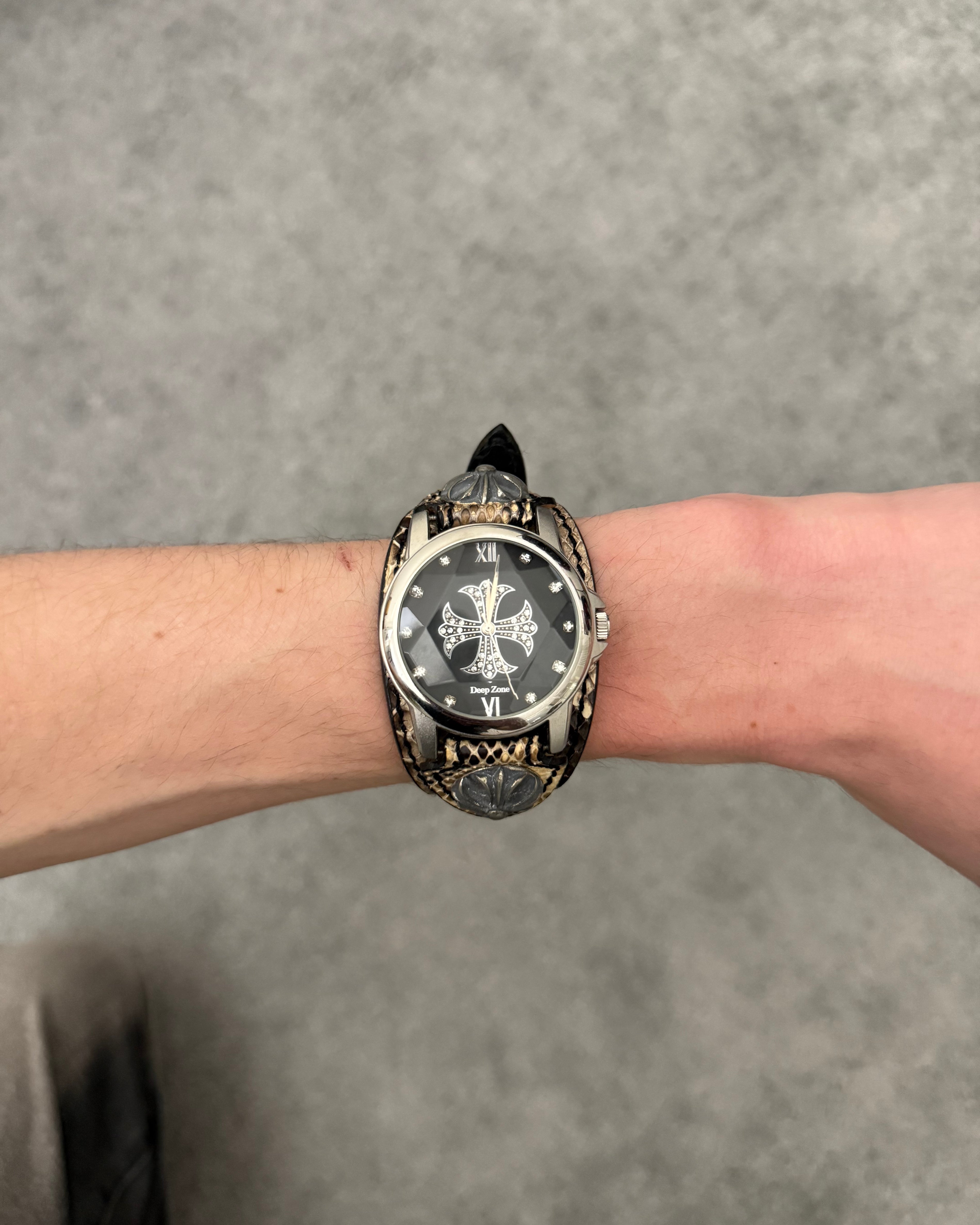 DZ snakeskin honeycomb glass watch