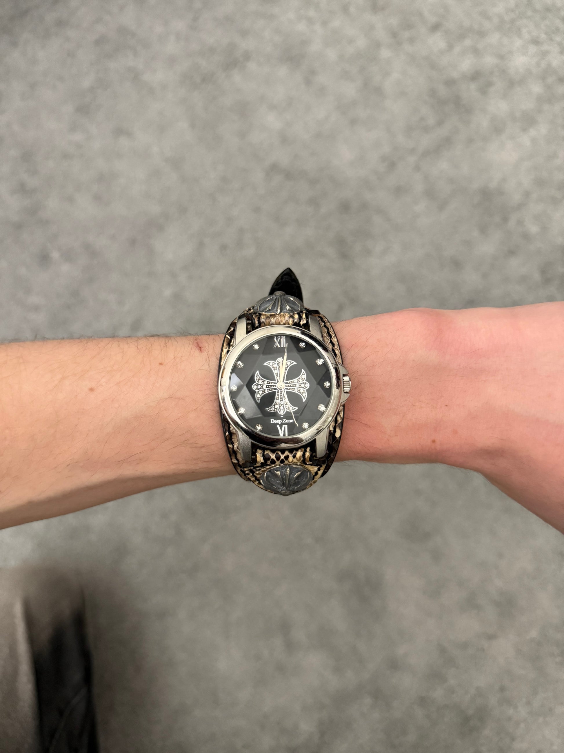 DZ snakeskin honeycomb glass watch