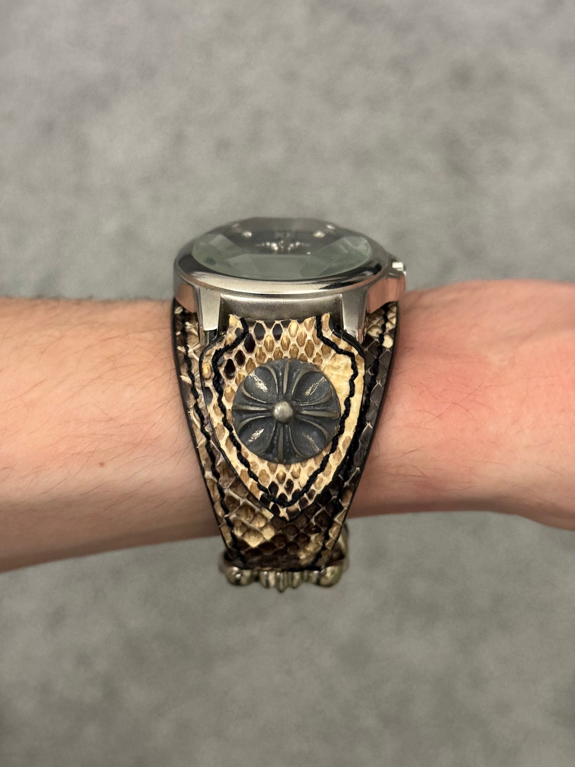 DZ snakeskin honeycomb glass watch