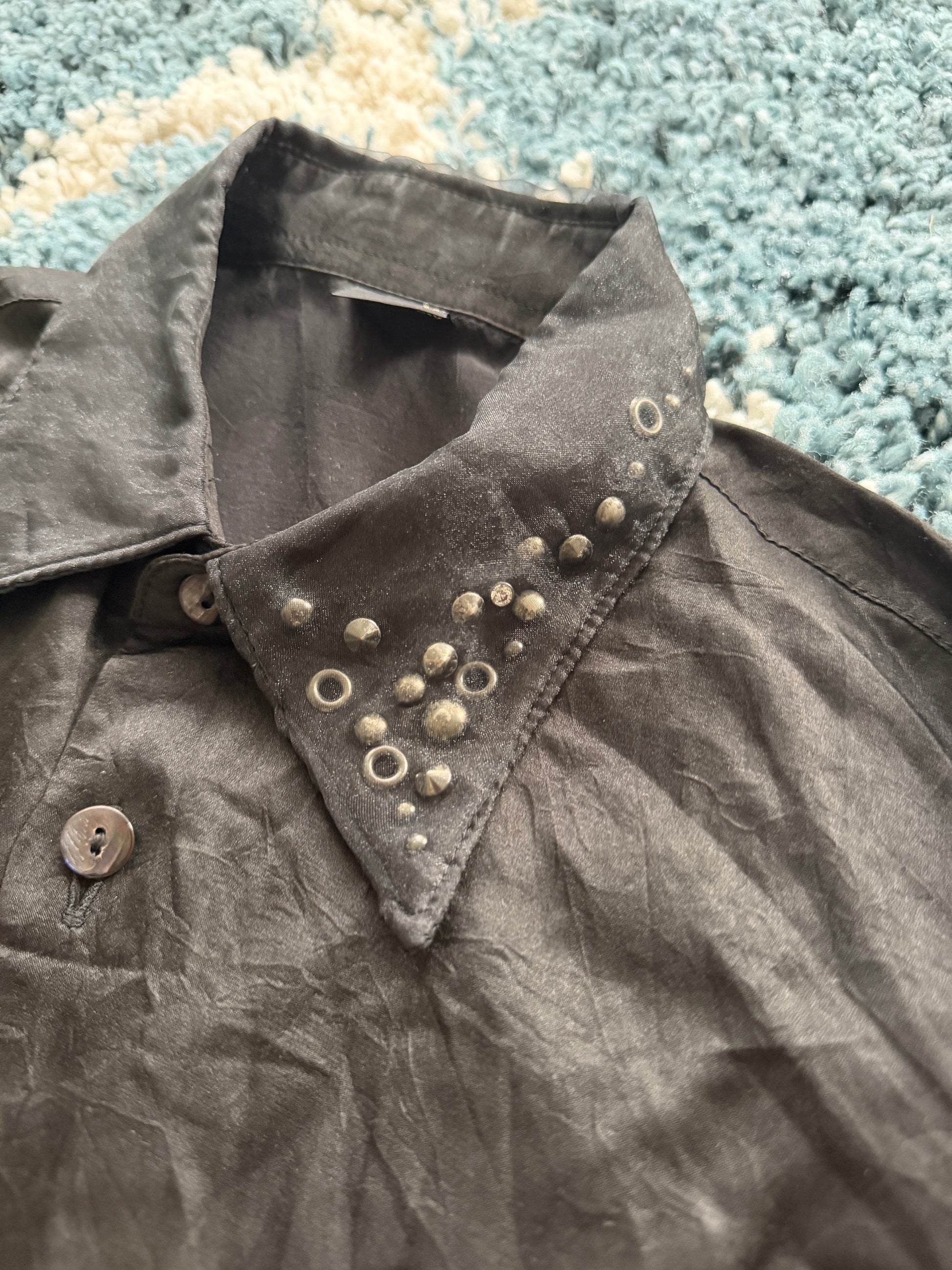 Grow hidden chain & studs dress shirt