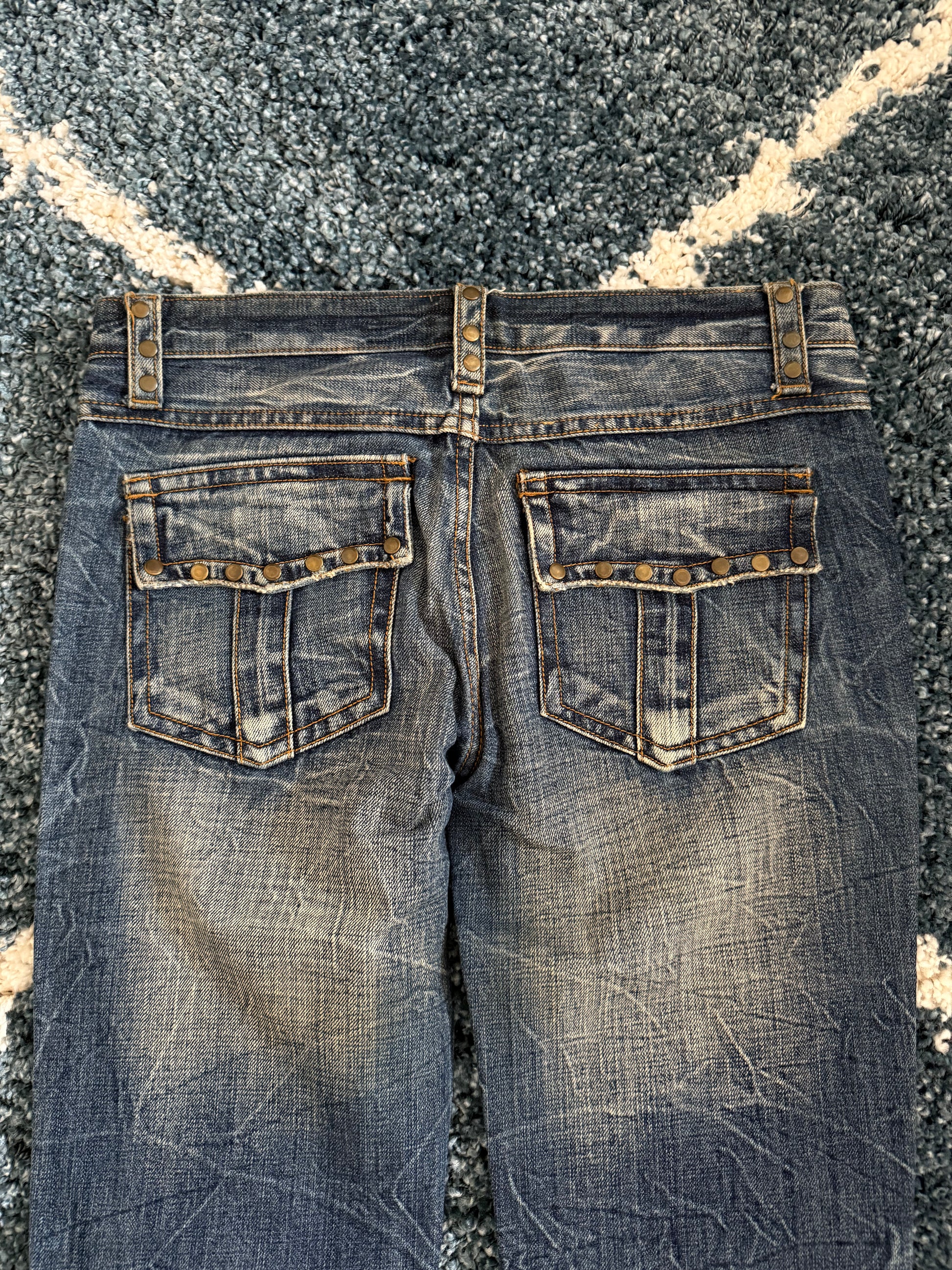 Honeycomb & studded flap pockets flared denim