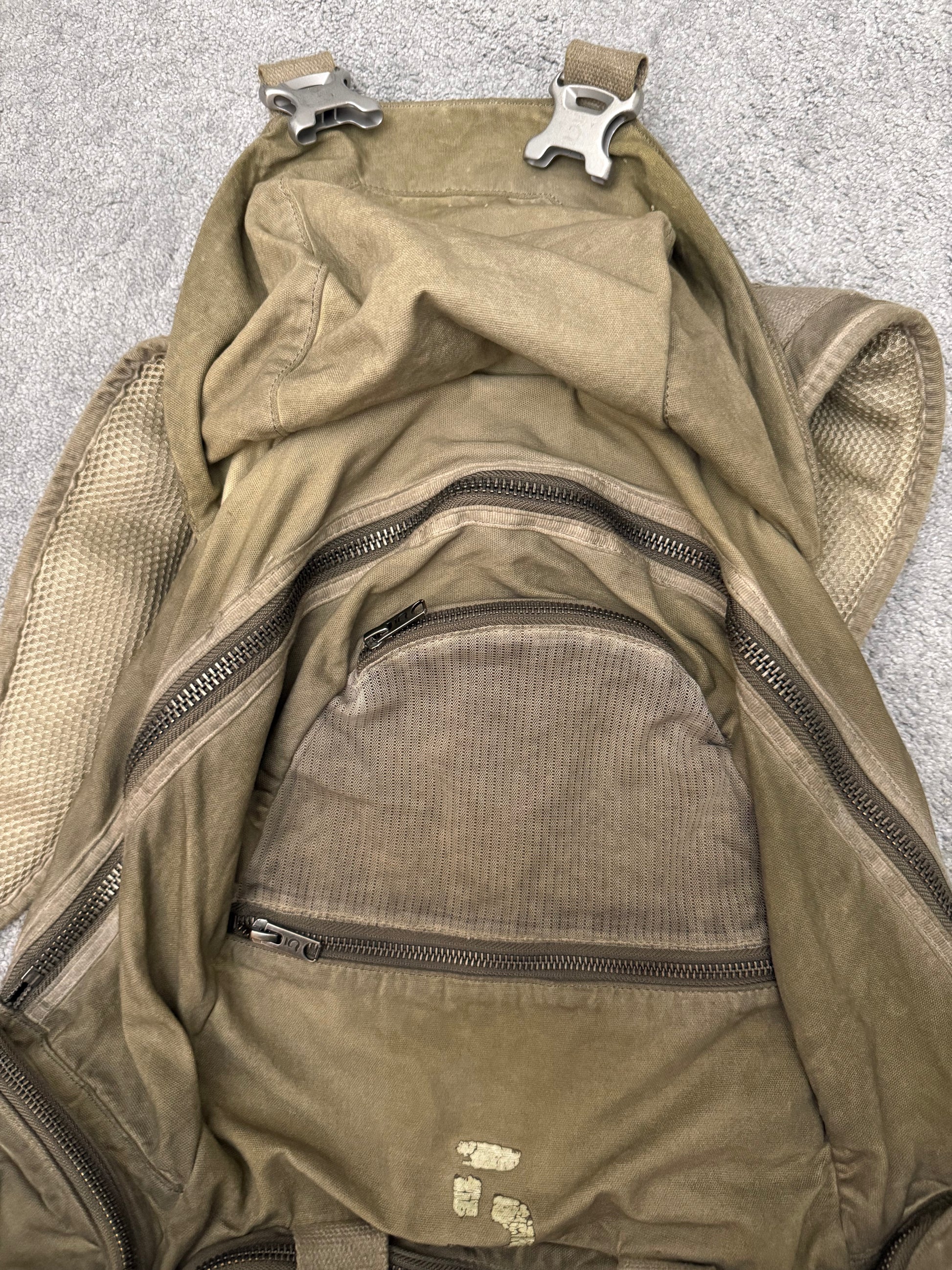 Wintex x Dove5 Transformer backpack