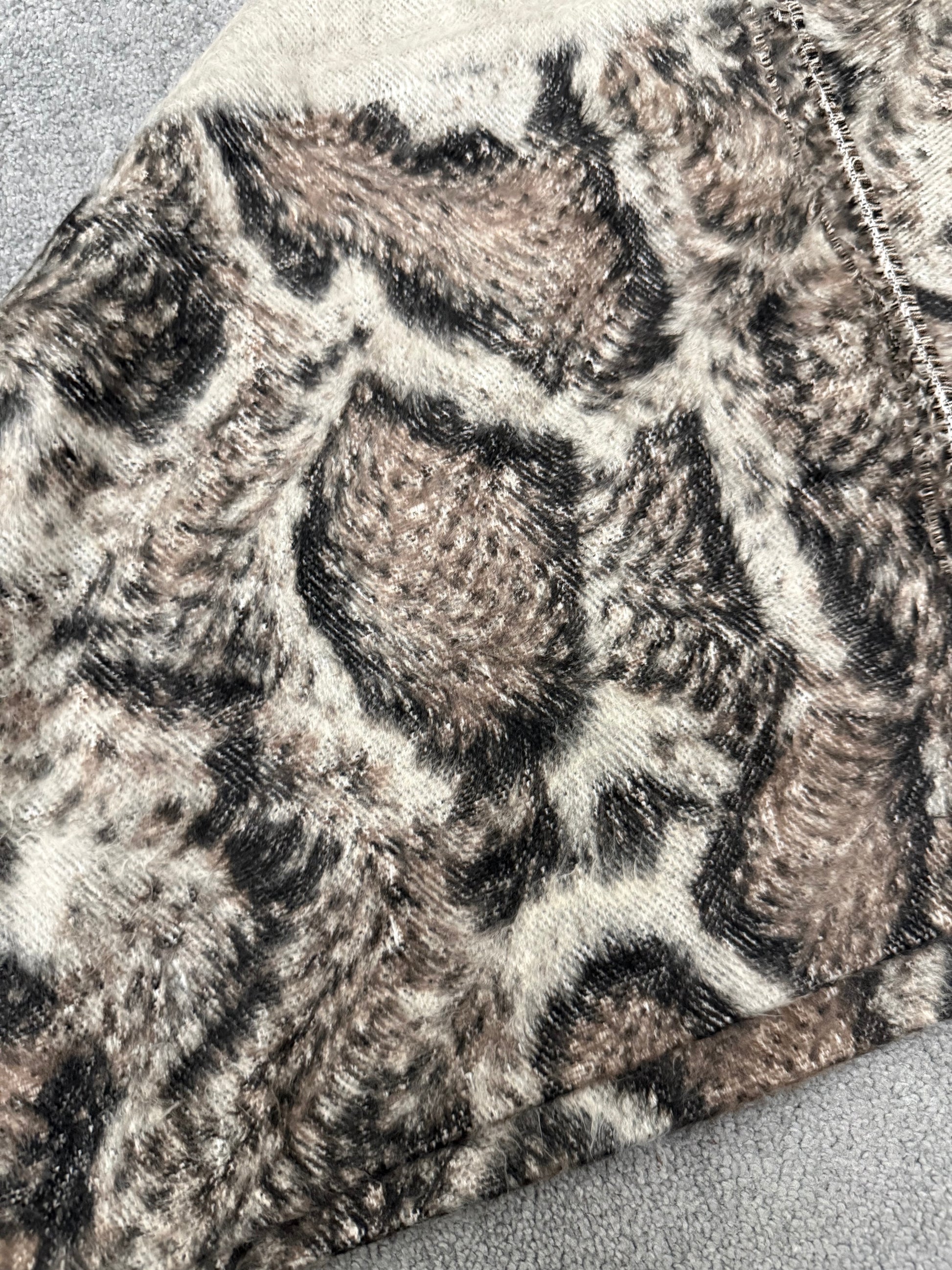 Tornado Mart Leopard Scarf tasseled Italy line