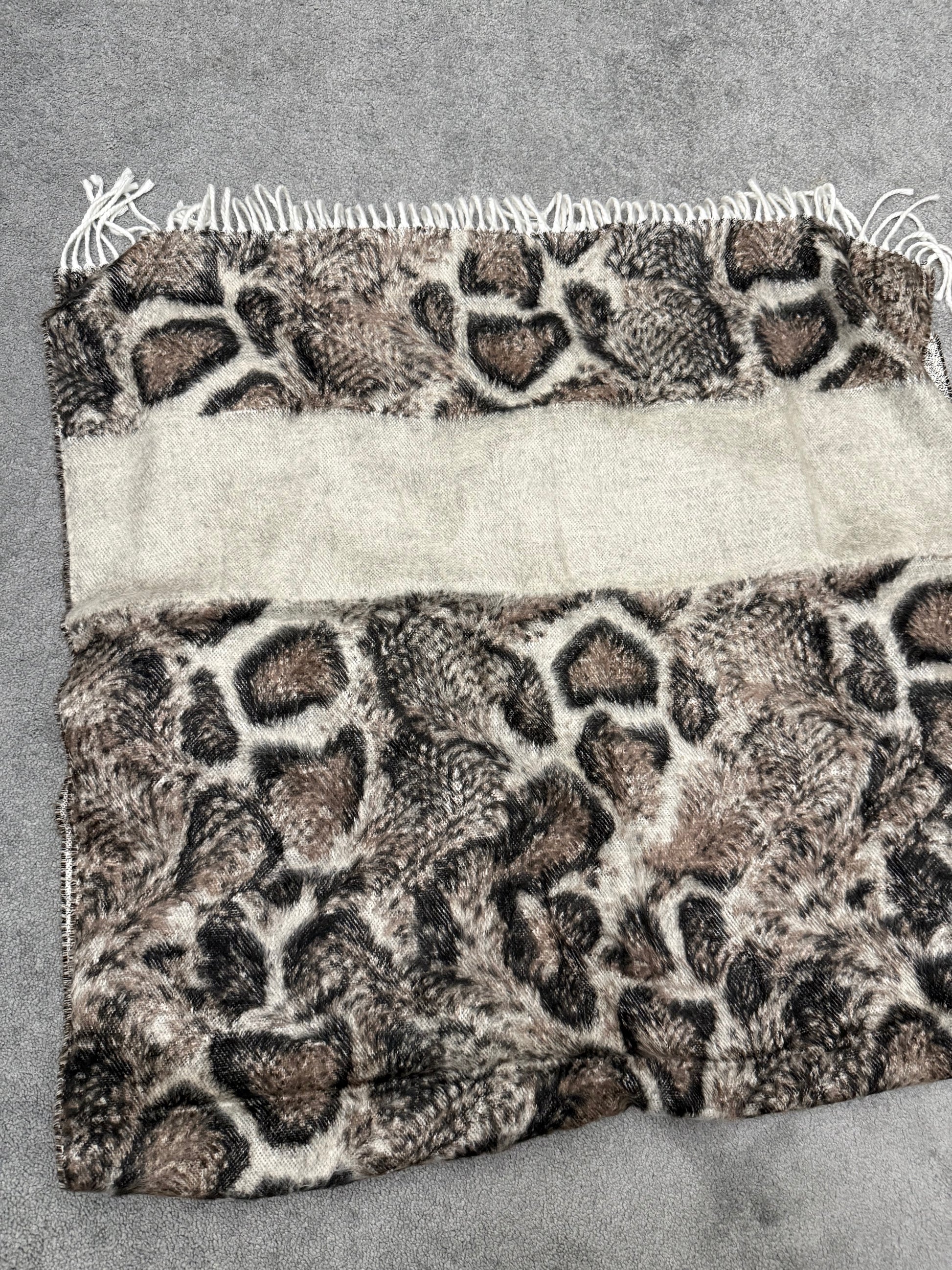 Tornado Mart Leopard Scarf tasseled Italy line