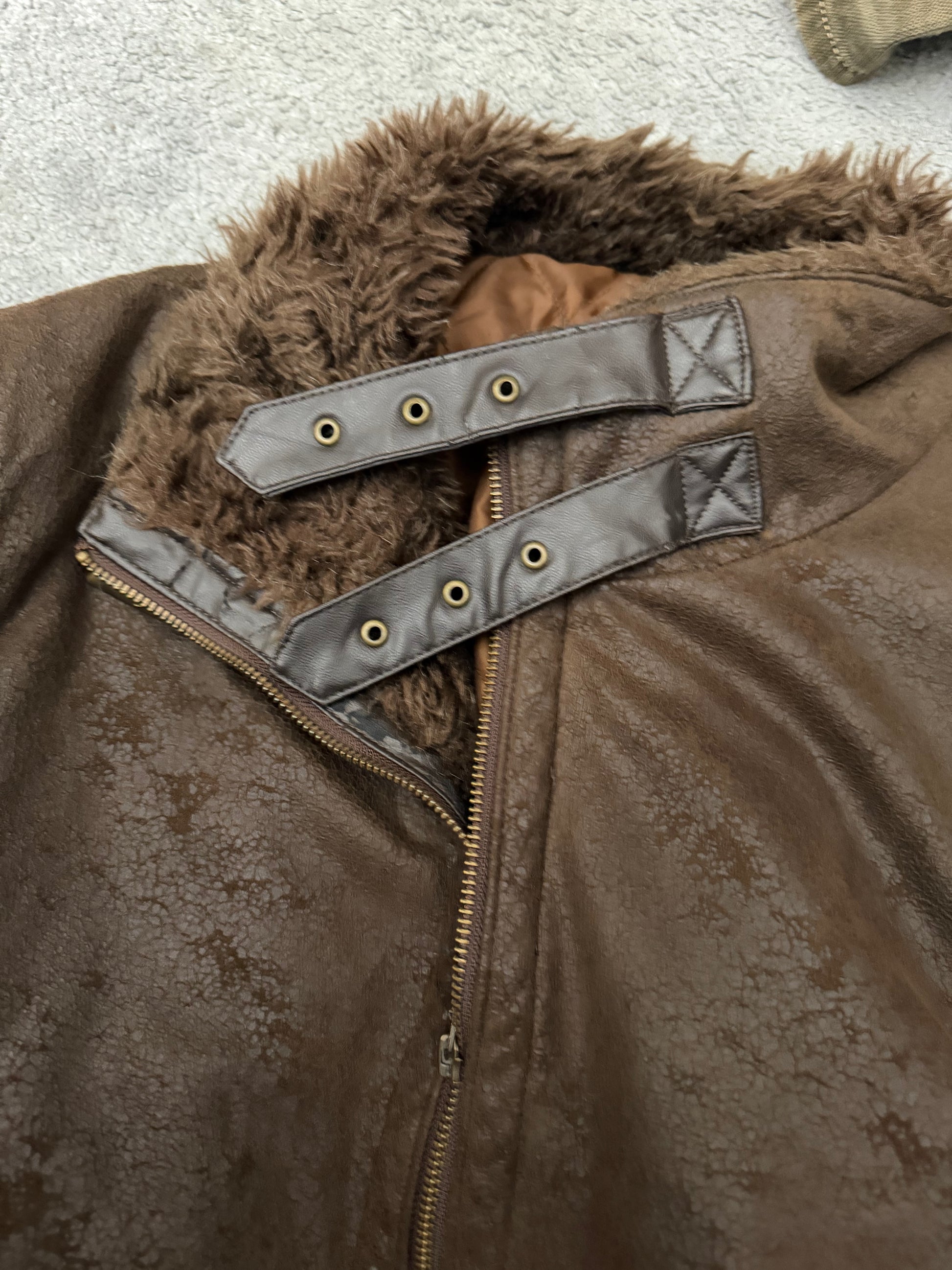 Tornado Mart 00‘s belted cracked waxed fur jacket