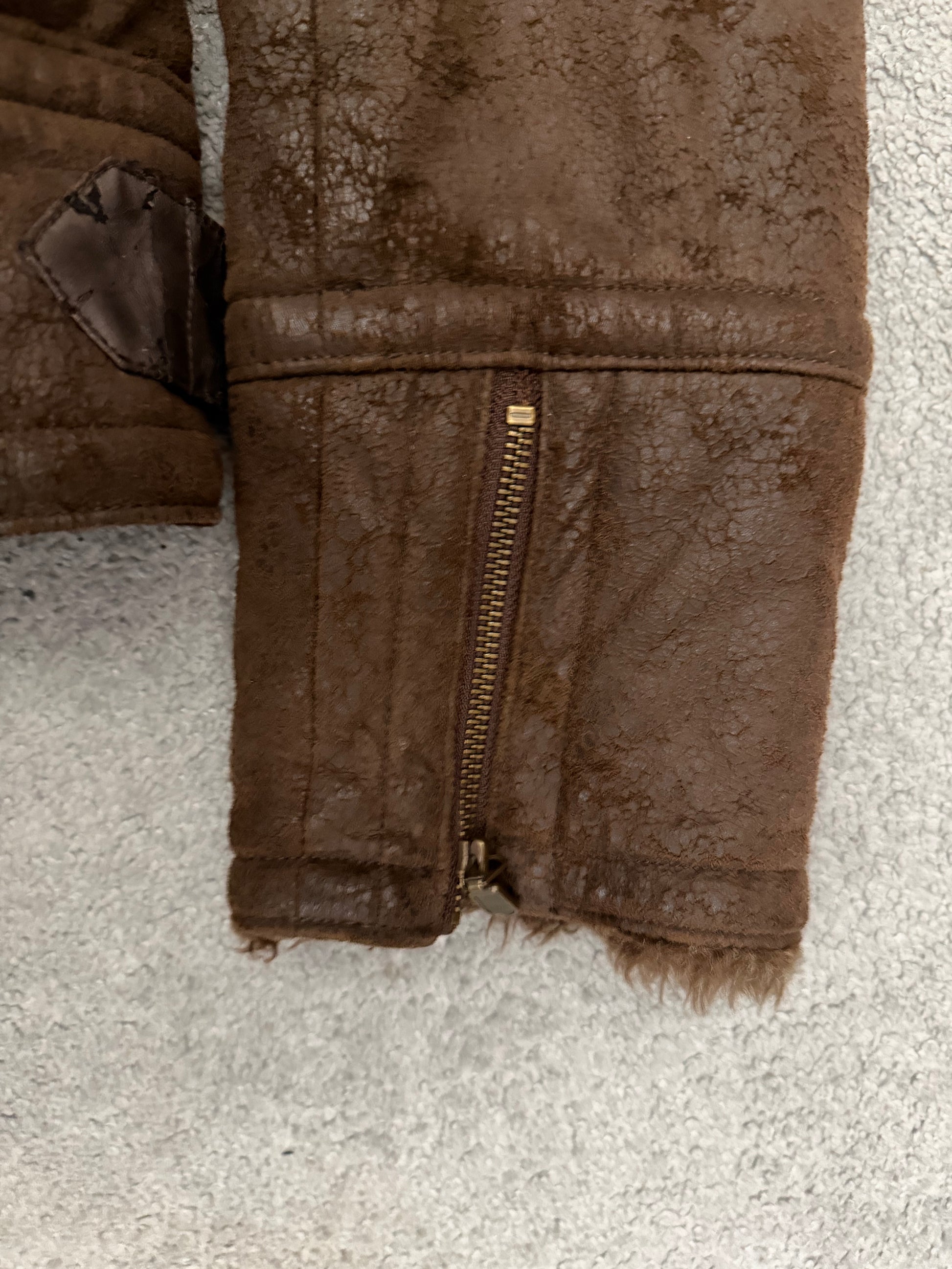 Tornado Mart 00‘s belted cracked waxed fur jacket