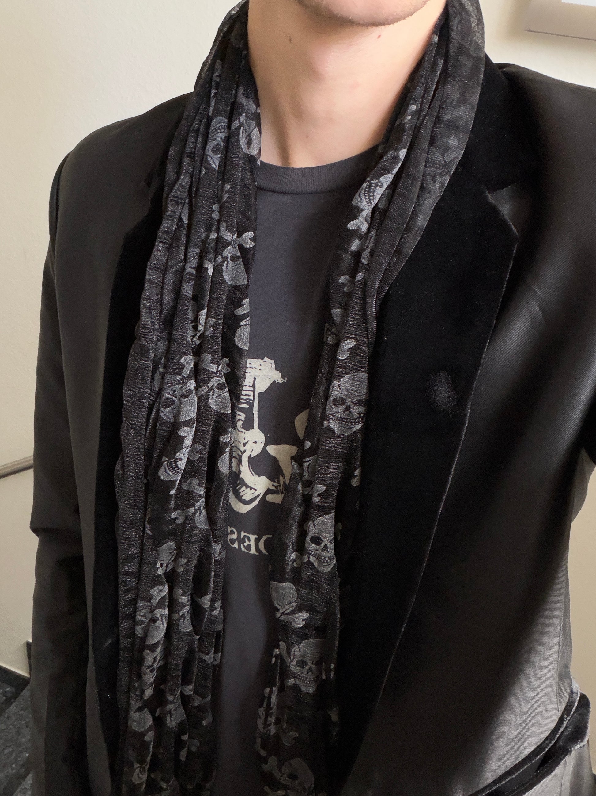 Mutant Shiny Skull Scarf