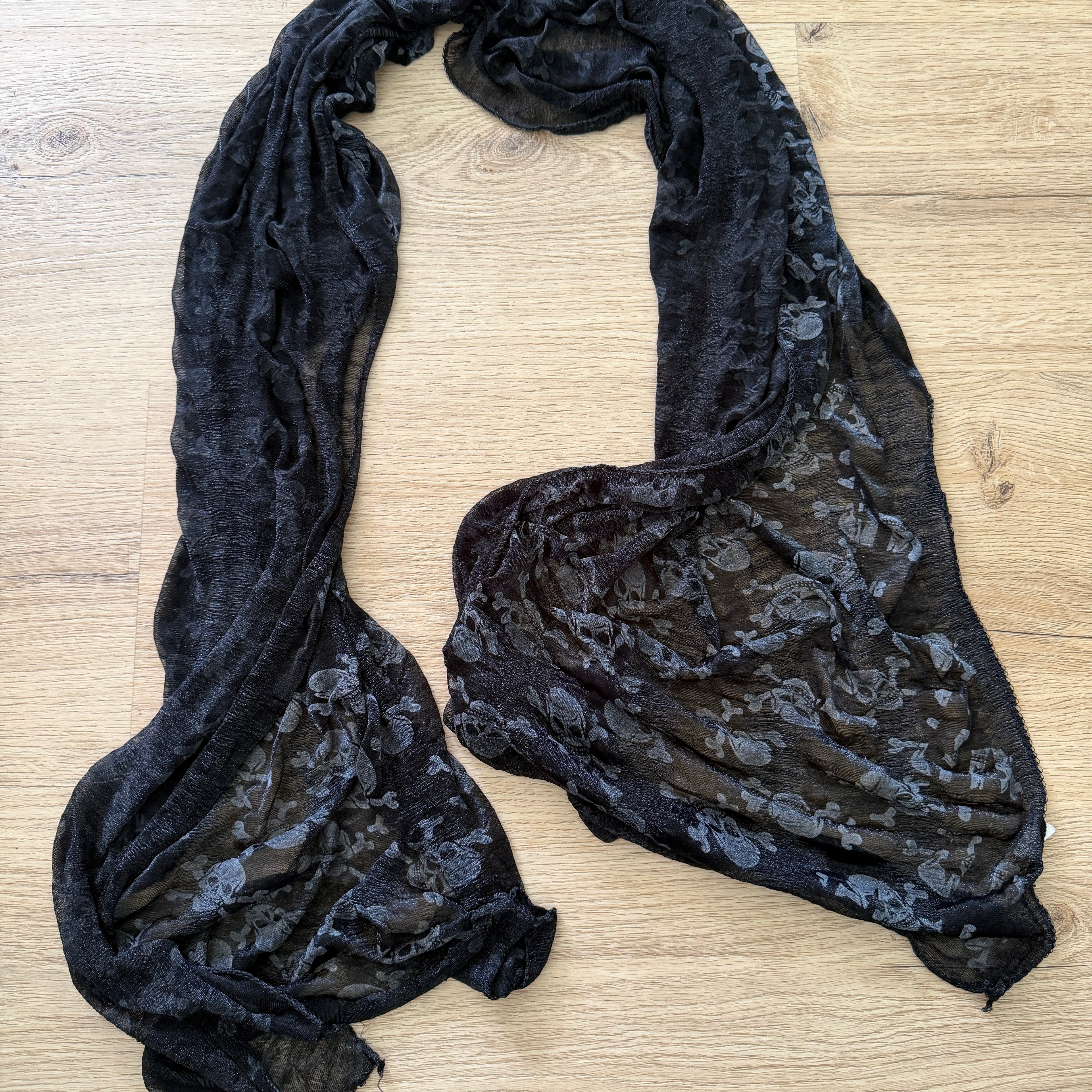 Mutant Shiny Skull Scarf